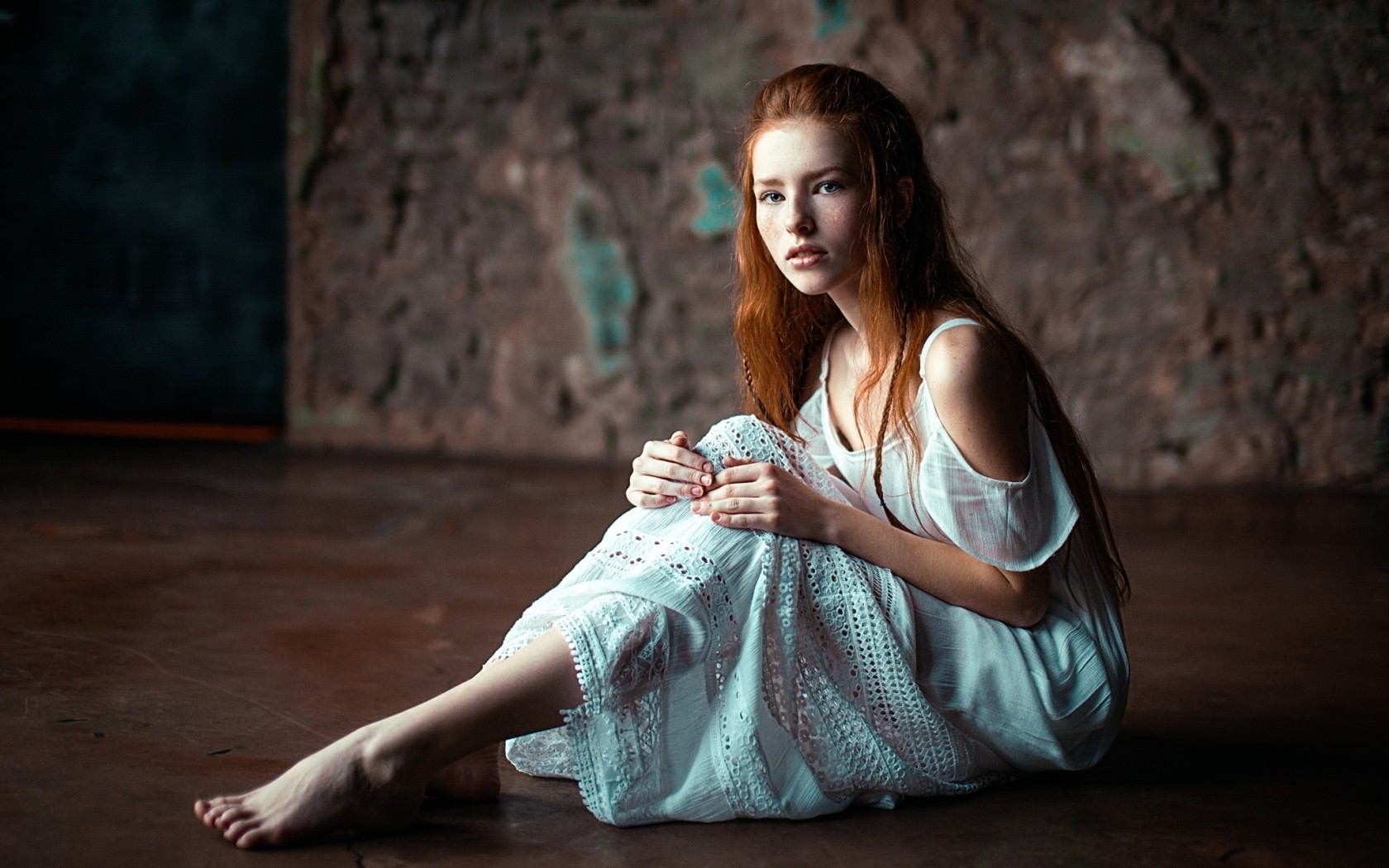 Redhead woman sitting on floor HD Wallpaper