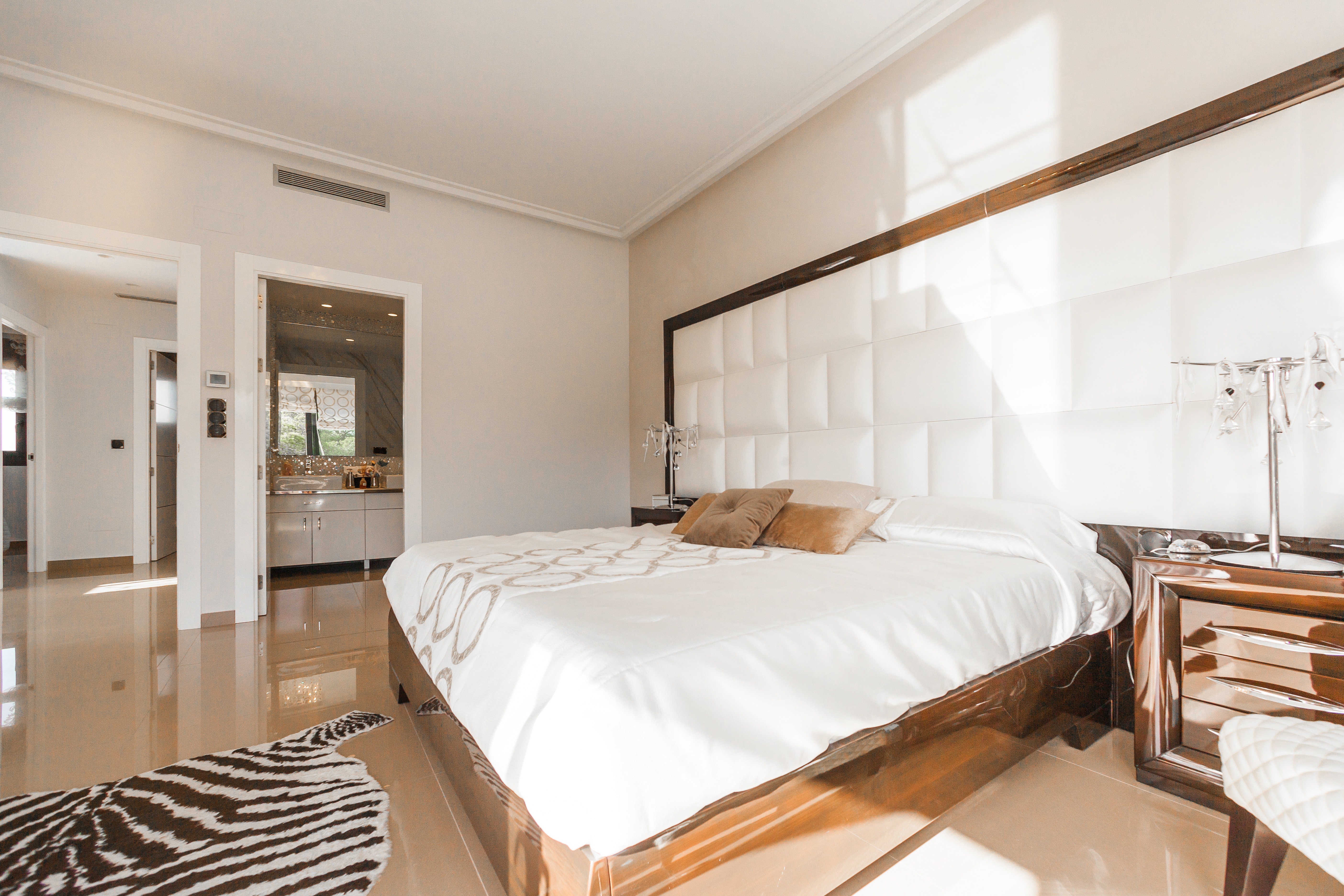 Luxury bedroom with a zebra rug and en-suite bathroom HD Wallpaper