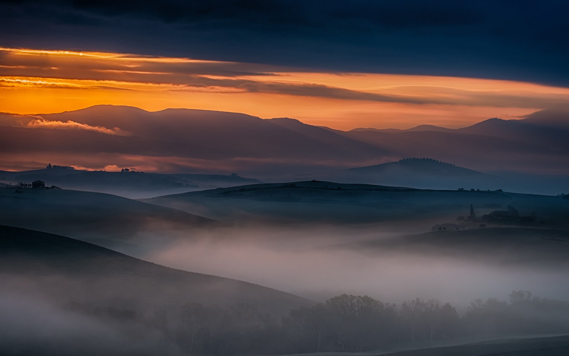 Misty Tuscan Hills at Sunrise HD Wallpaper