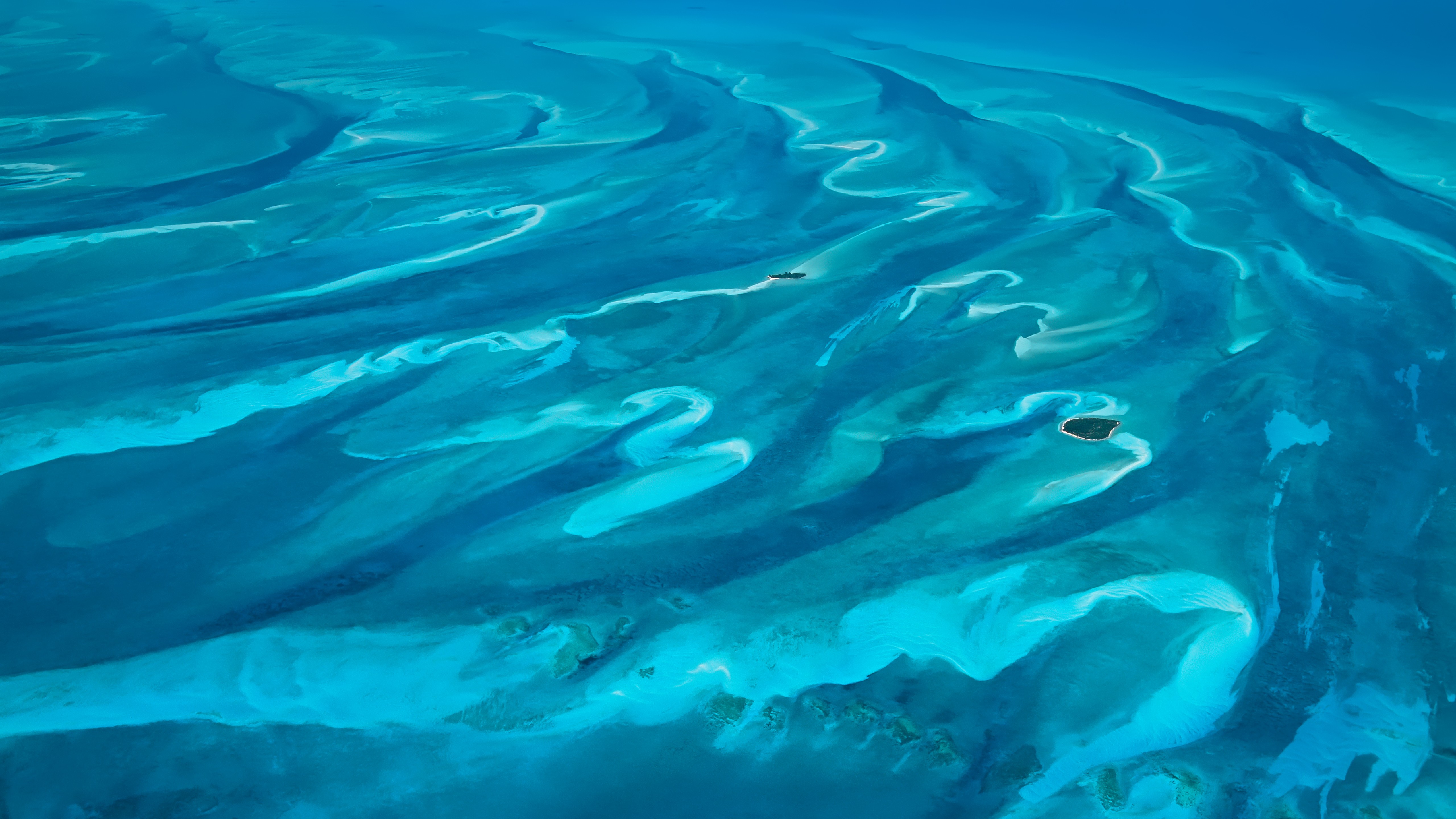 Aerial view of turquoise water and sandbars HD Wallpaper