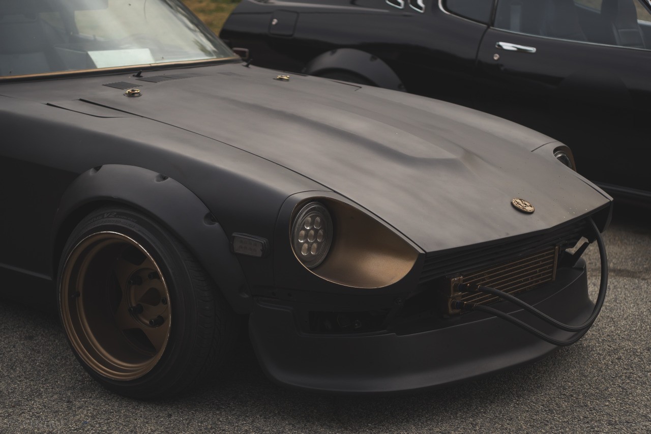 Matte black Datsun 240z with gold wheels HD Wallpaper