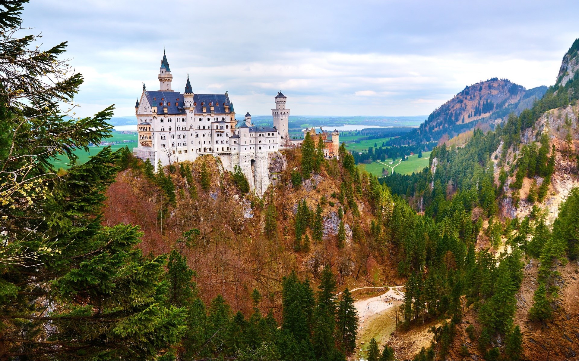 Neuschwanstein Castle in Bavaria, Germany HD Wallpaper