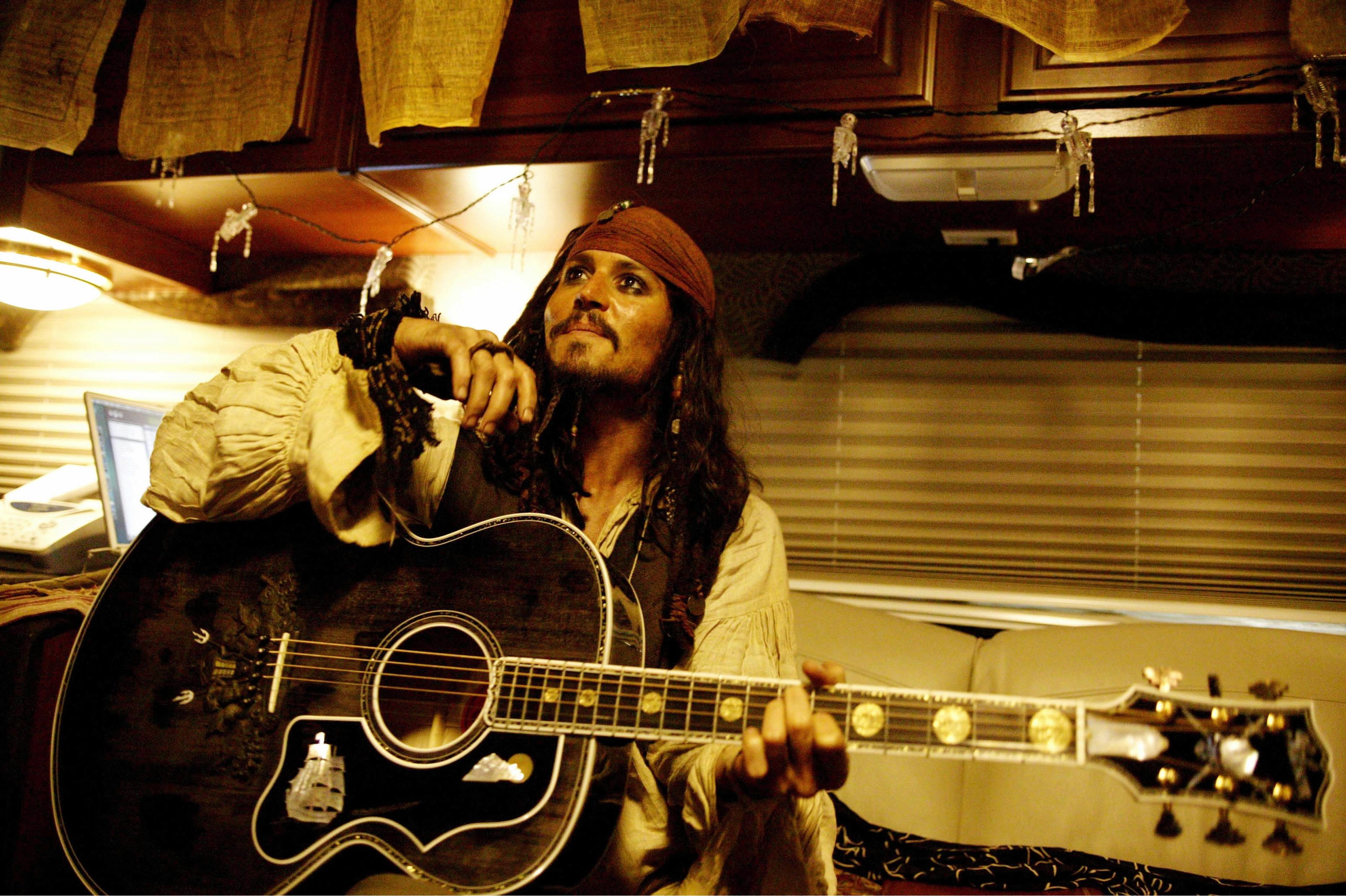 Johnny Depp as Jack Sparrow with Gibson J-200 guitar HD Wallpaper