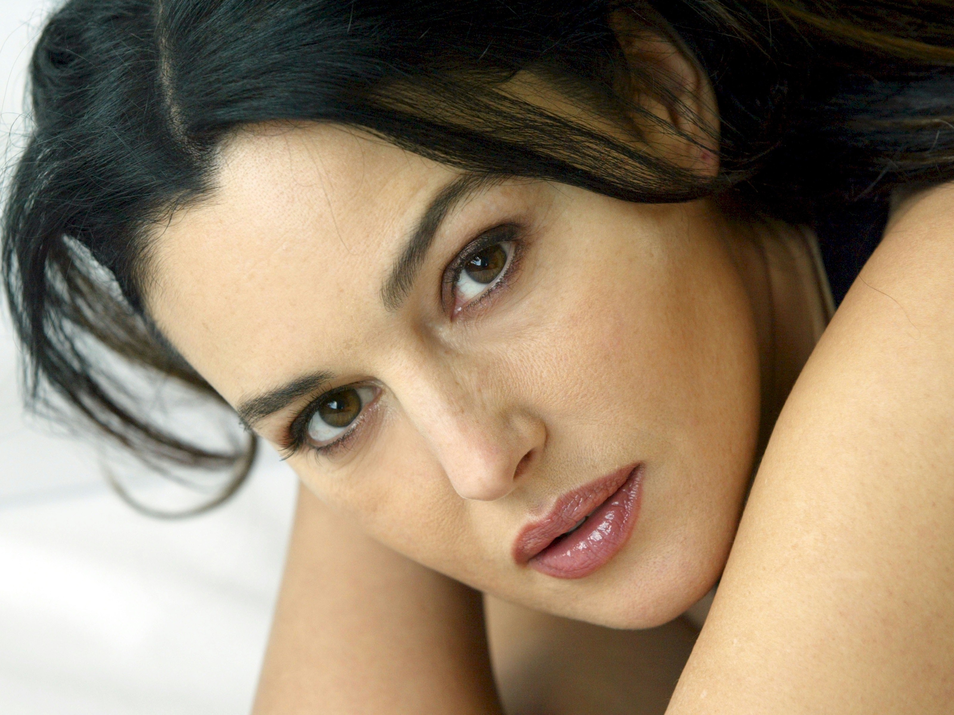 Monica Bellucci HD Wallpaper