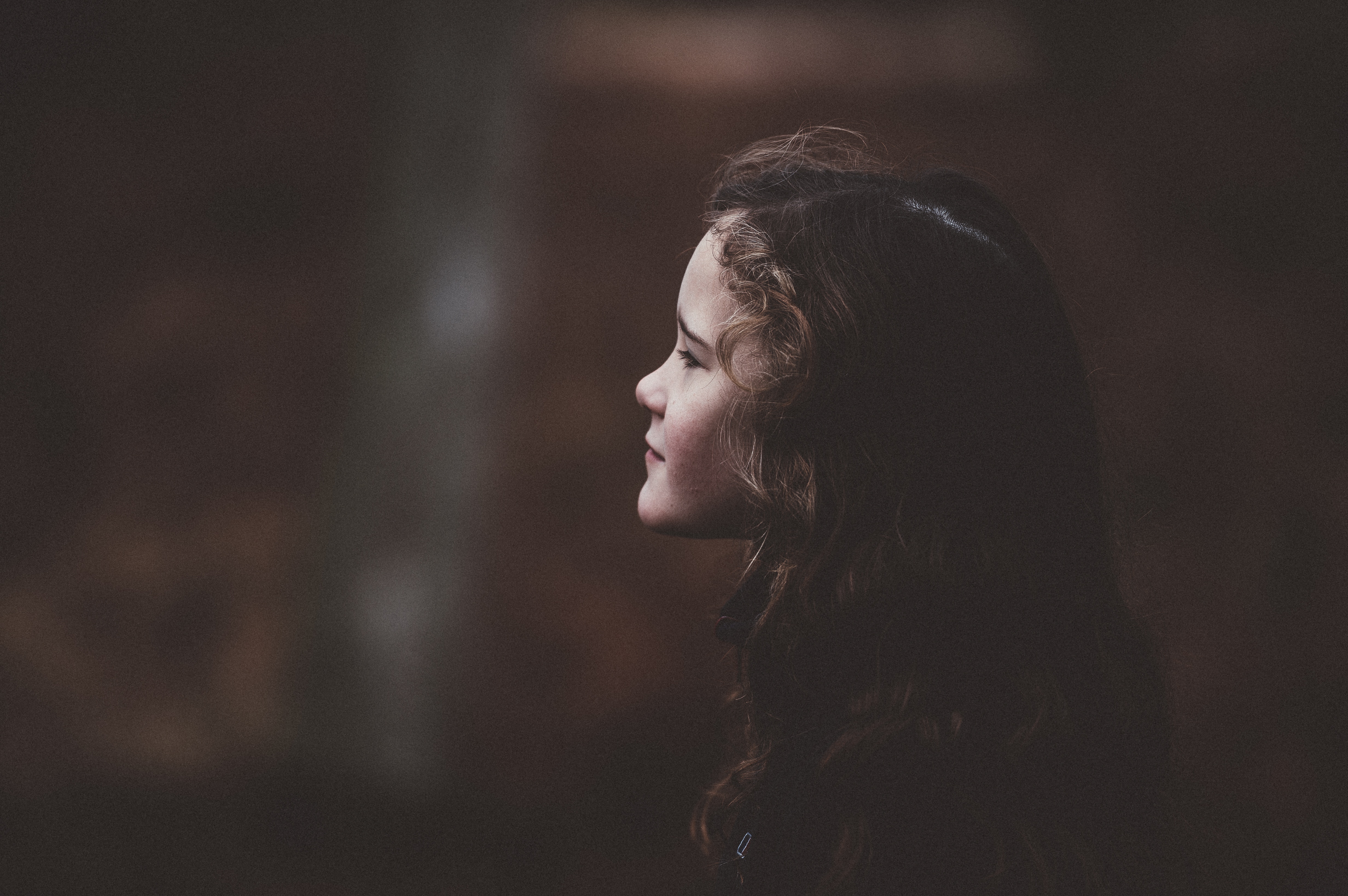 Girl in a forest with bokeh HD Wallpaper