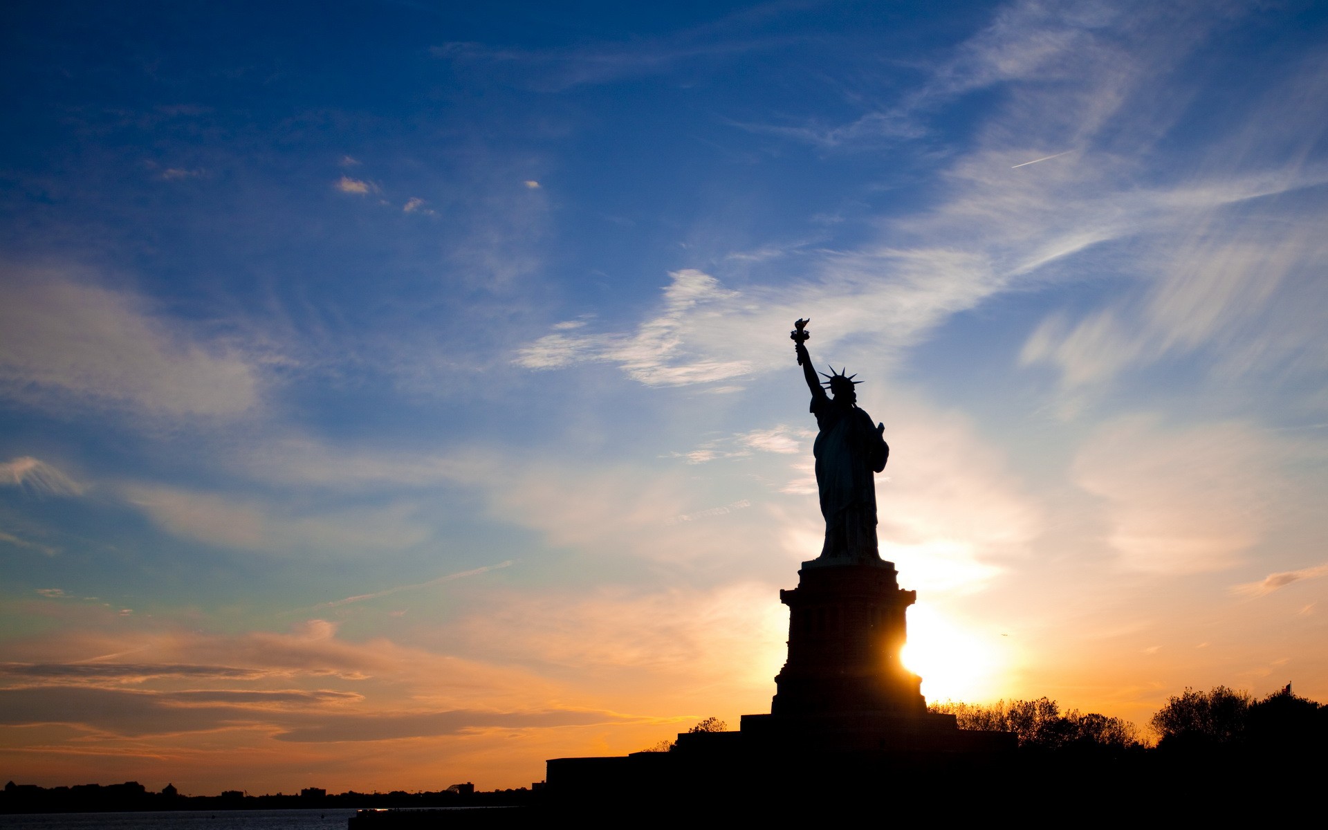 Statue of Liberty at Sunset HD Wallpaper