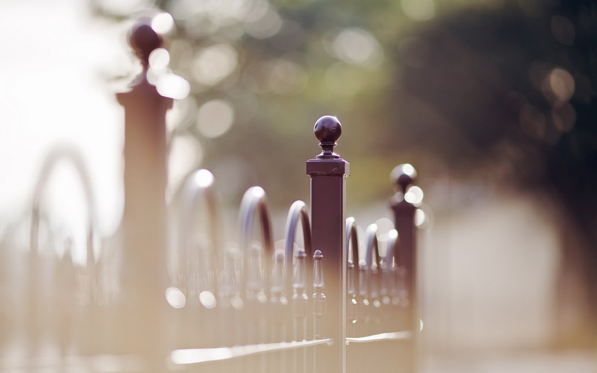 Blurred fence with bokeh effect HD Wallpaper