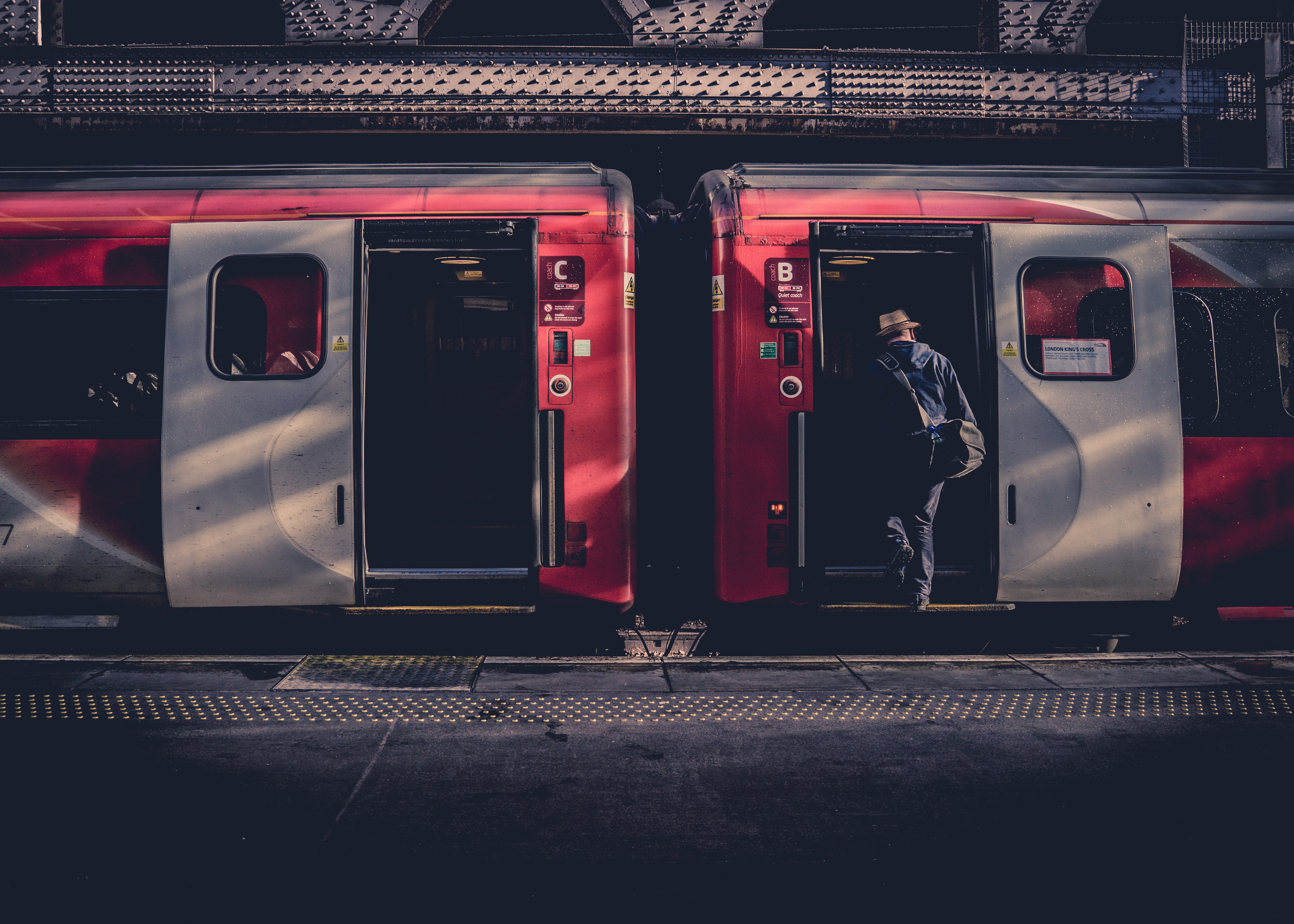 Man boarding a train at Waverley Station HD Wallpaper