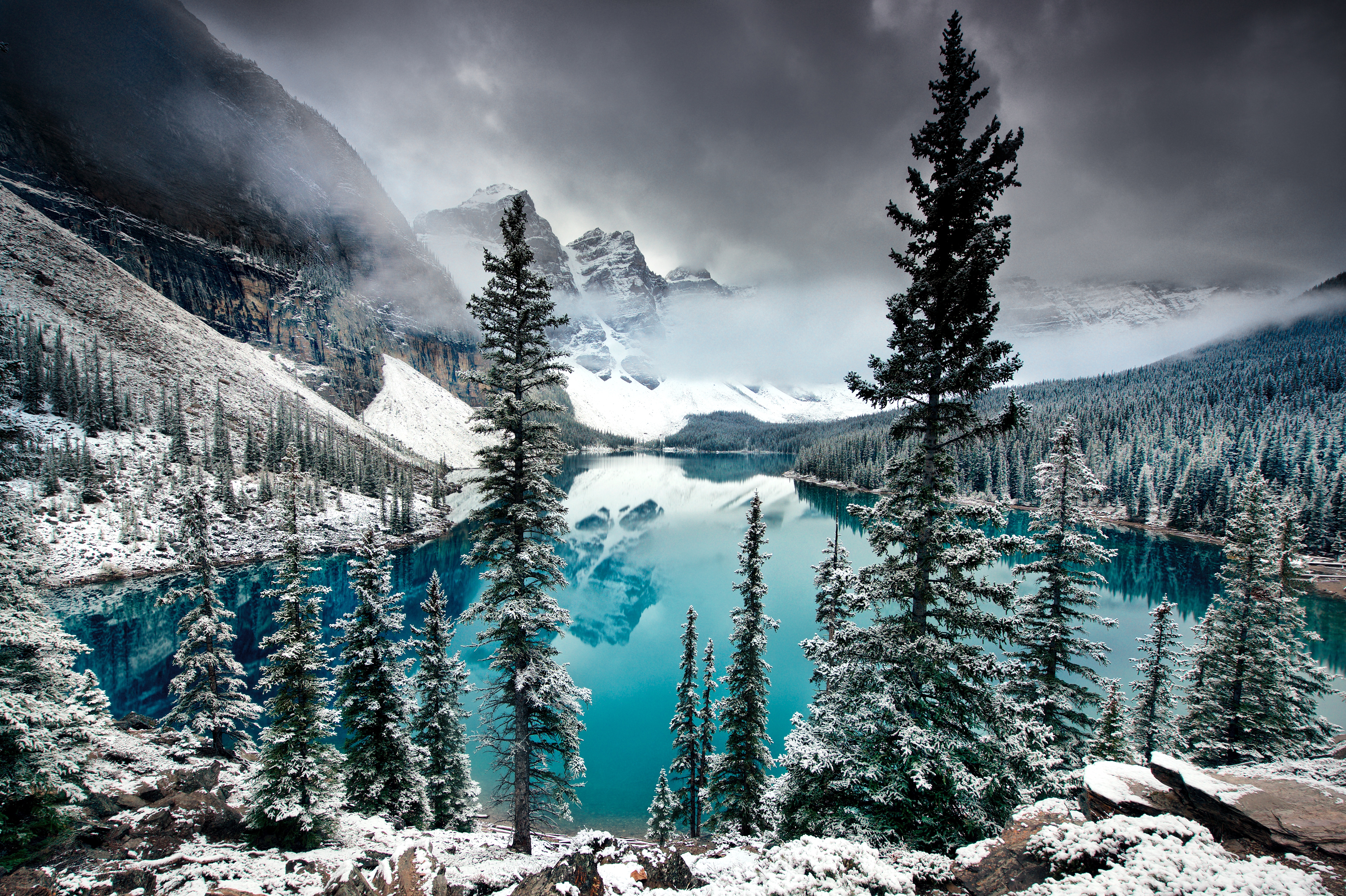 Moraine Lake in Banff National Park, Canada during winter HD Wallpaper