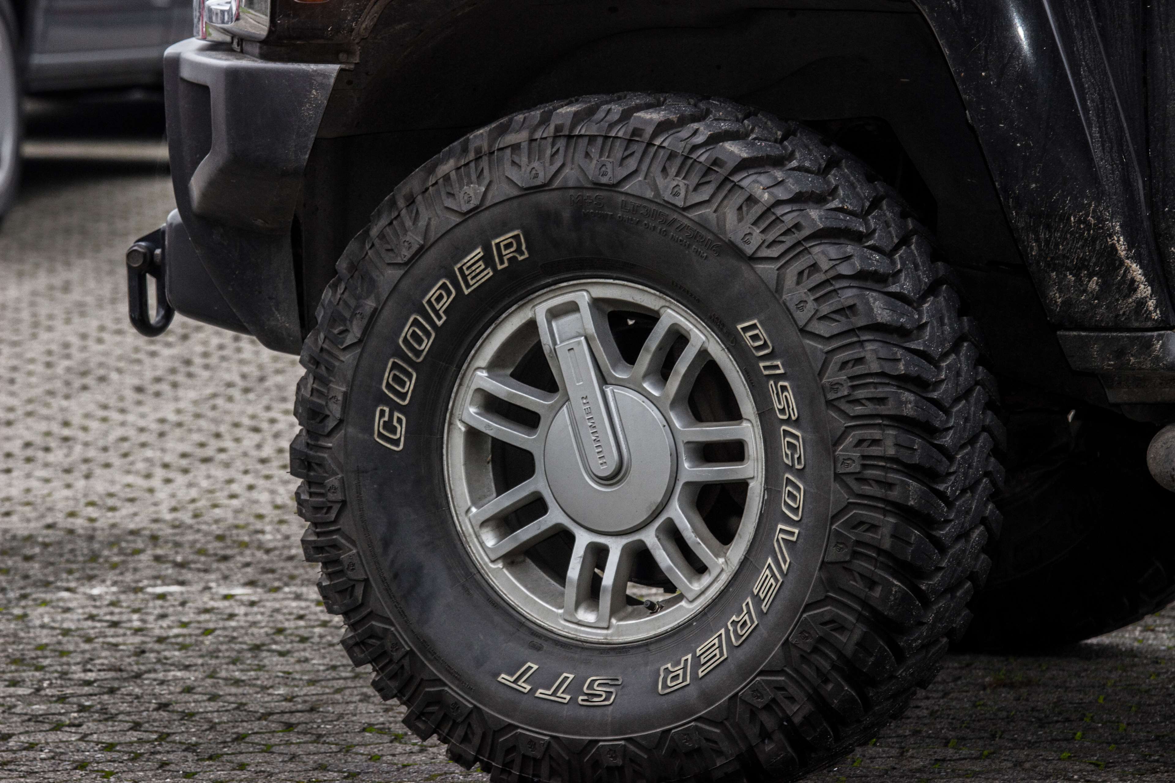 Cooper Discover STT Tire 4K HD Wallpaper