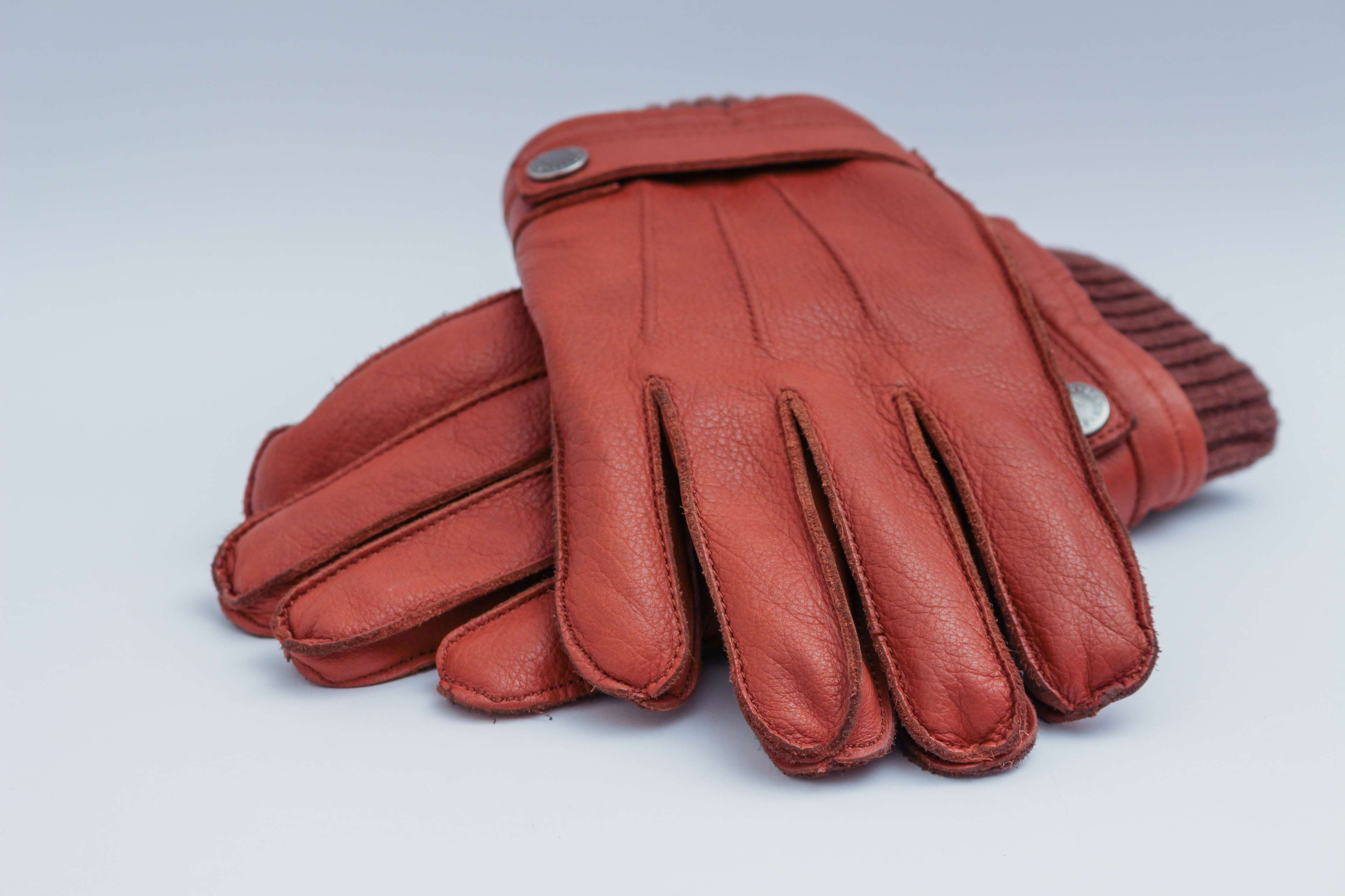 Red leather gloves with knitted cuffs HD Wallpaper