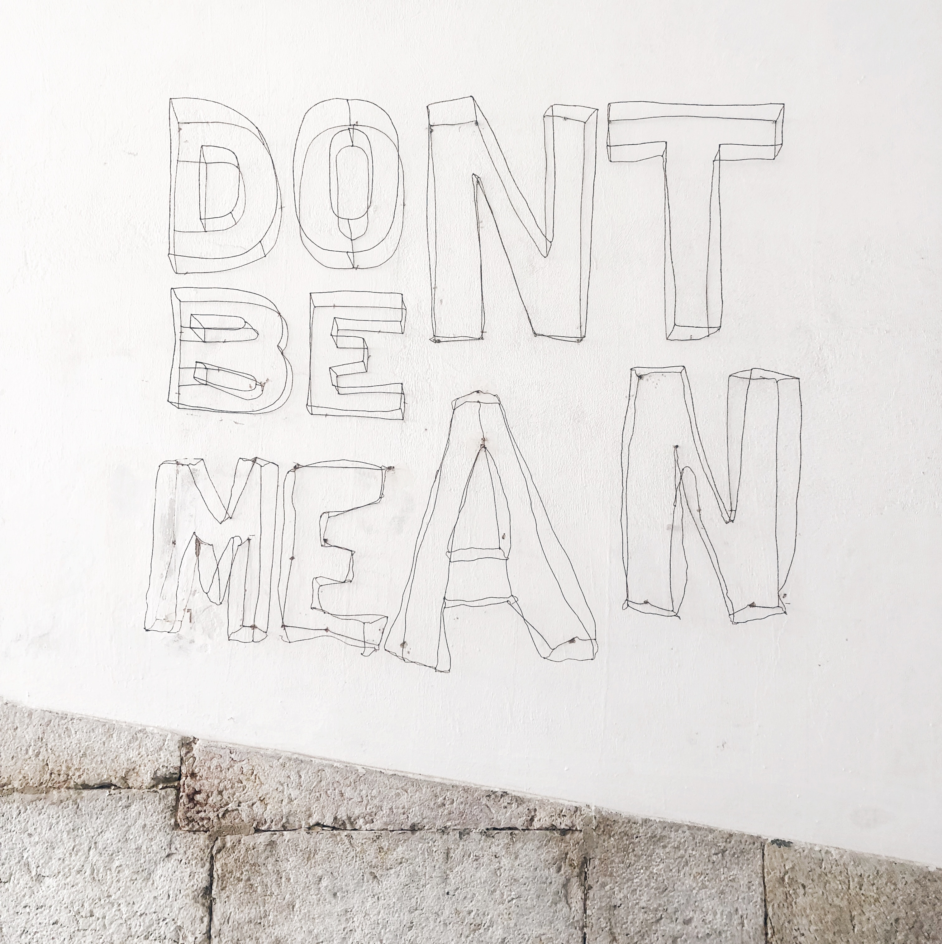 Street art quote "Don't Be Mean" in Lisbon HD Wallpaper