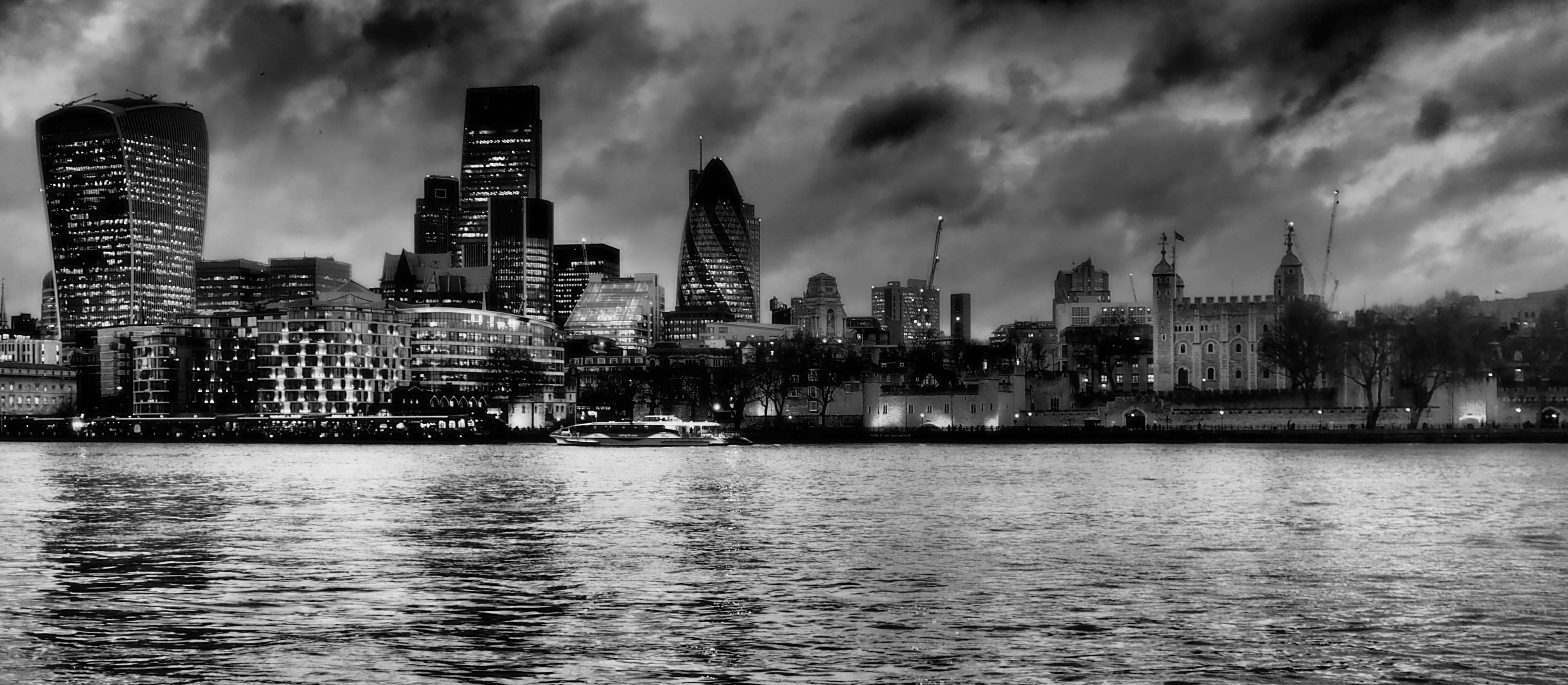 London skyline with Tower of London and River Thames HD Wallpaper