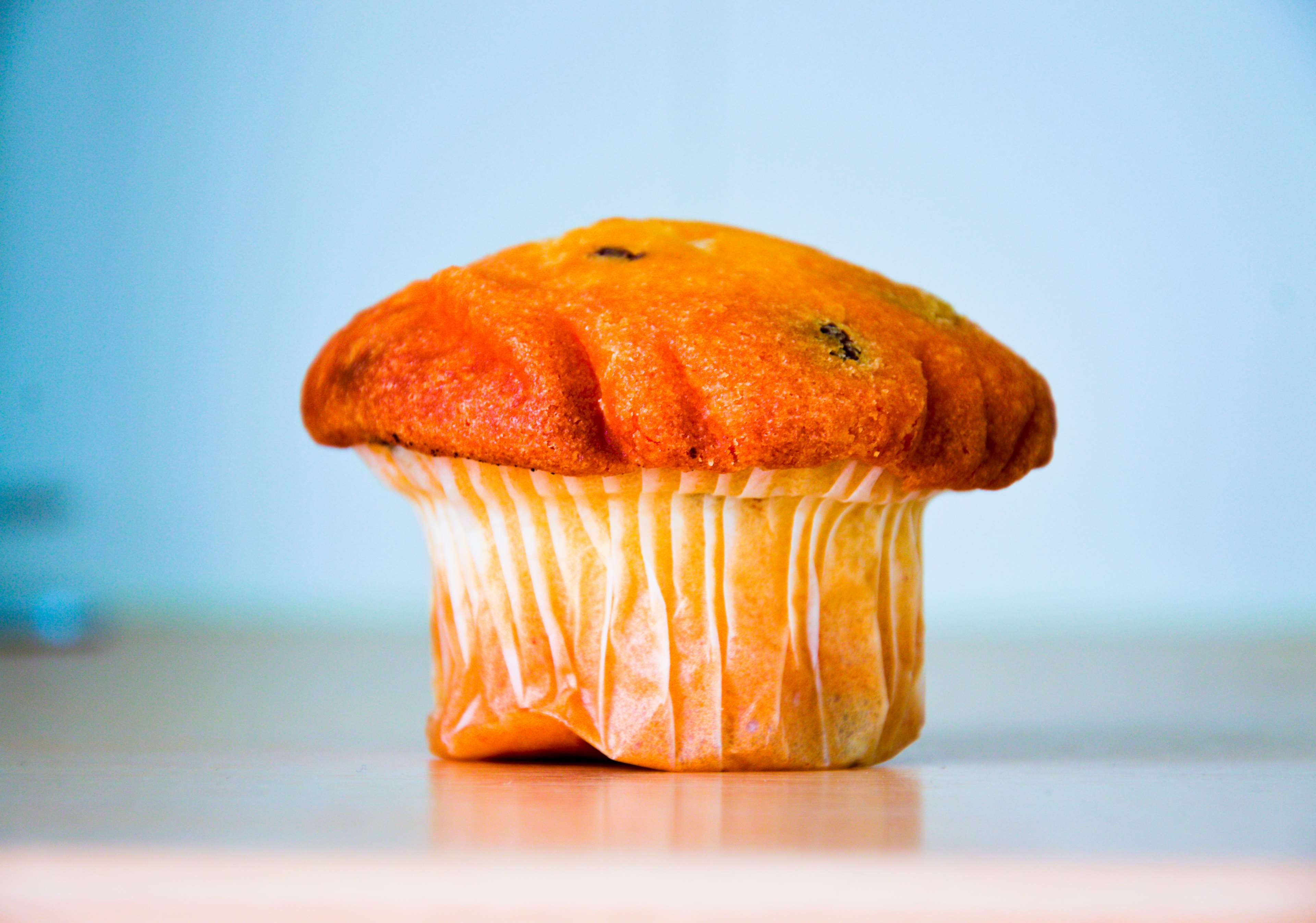 Muffin with blueberries on a table HD Wallpaper