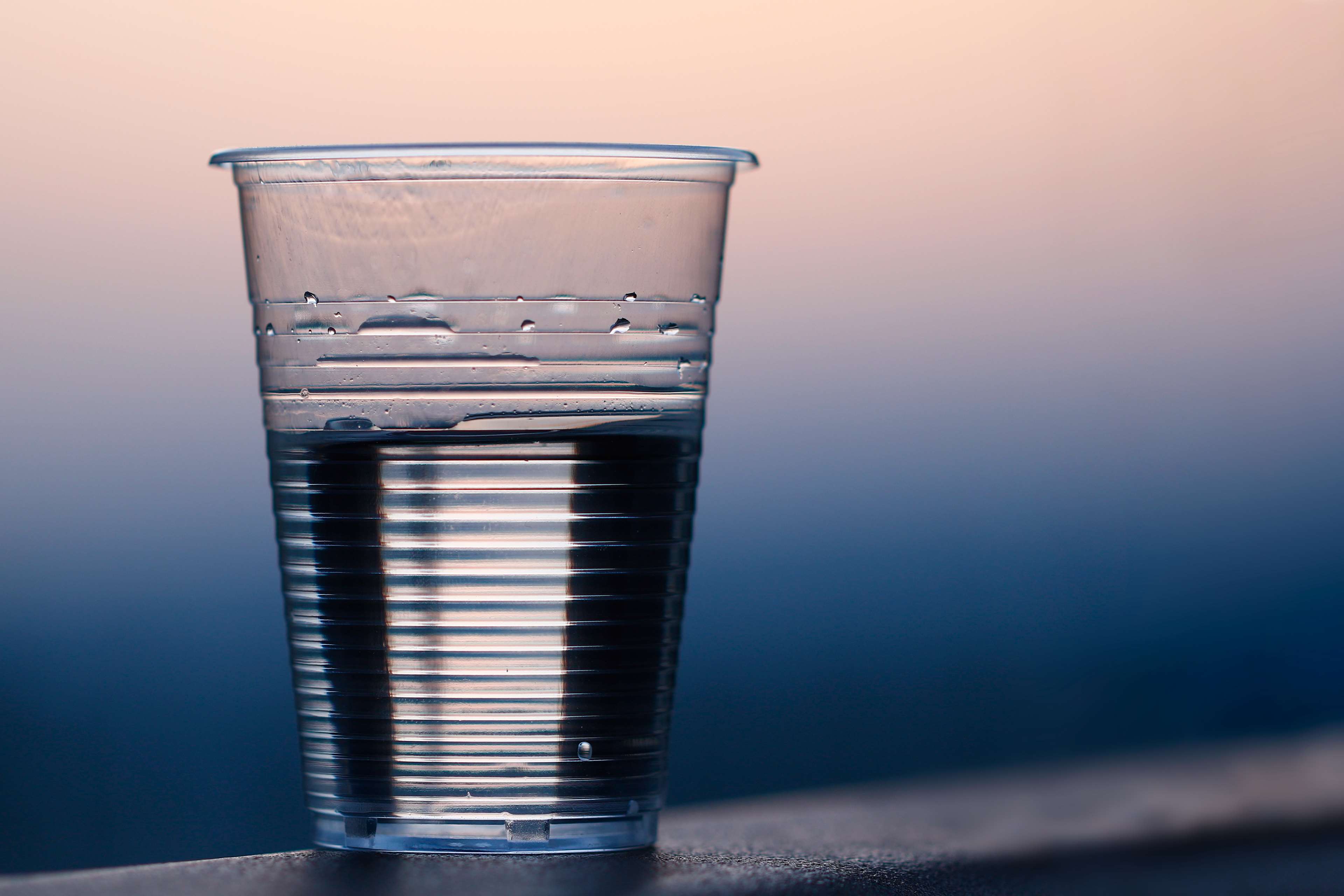 Plastic cup with water and condensation HD Wallpaper