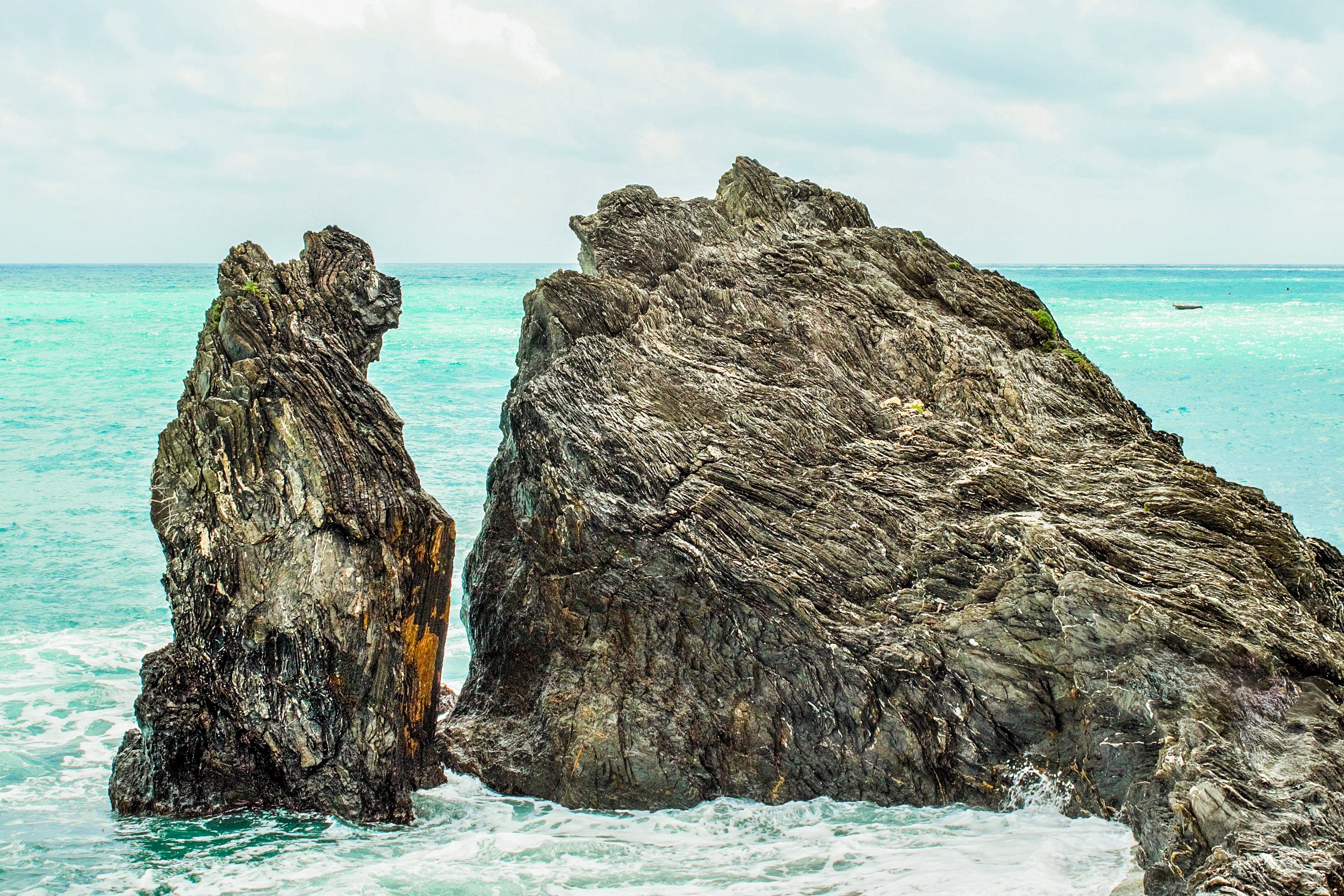 Cinque Terre Coastline with Jagged Rocks and Turquoise Sea HD Wallpaper