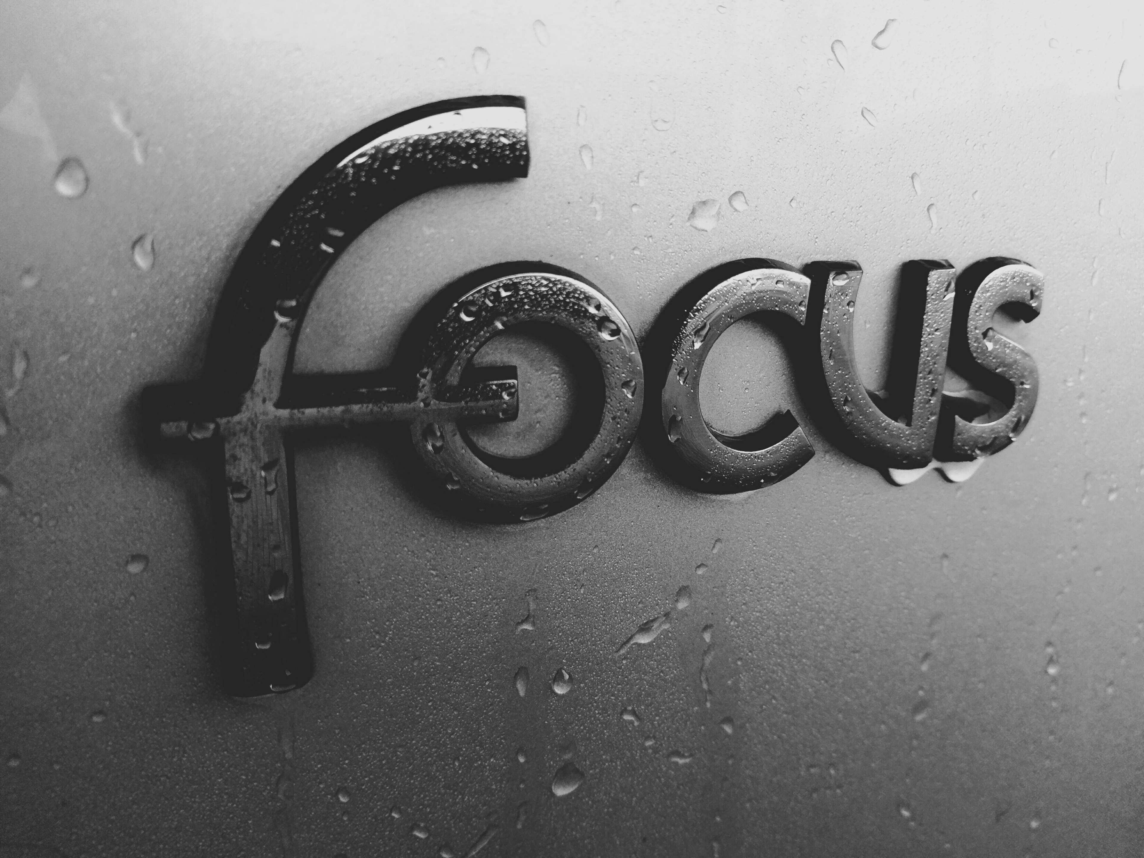 Focus logo with water drops HD Wallpaper