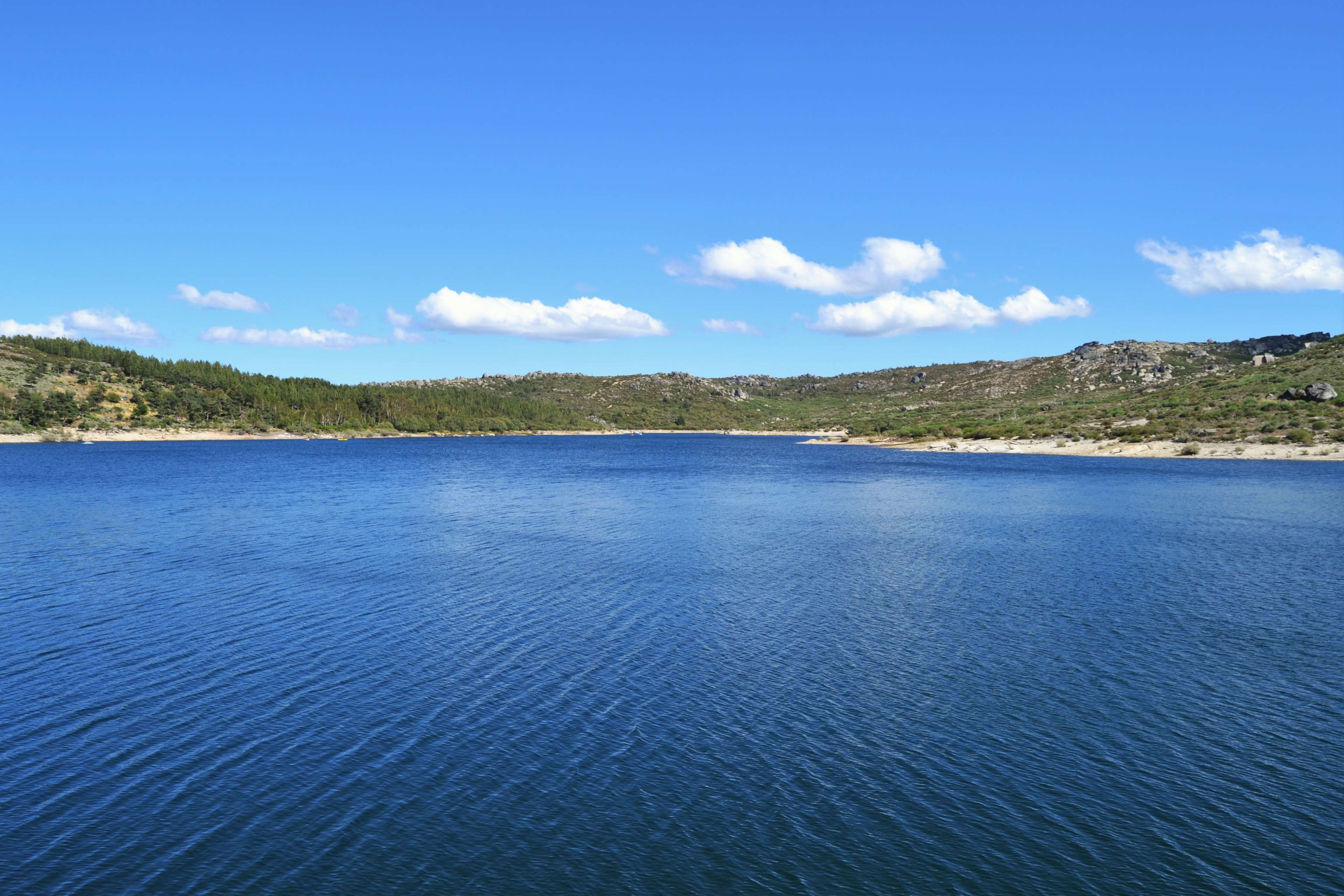 Lake and Mountains in Serra da Estrela, Portugal 4K HD Wallpaper