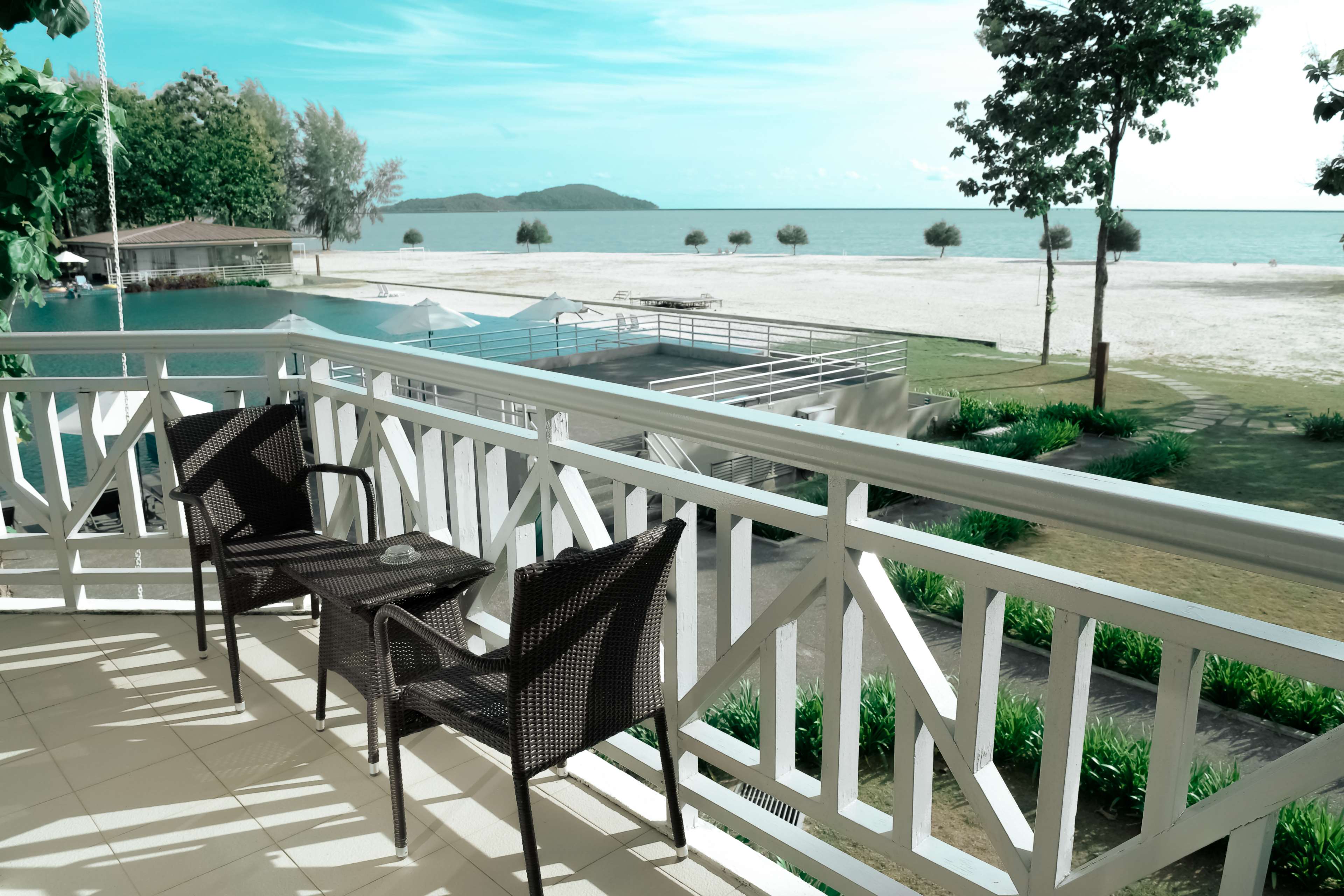 Balcony with chairs overlooking a beach and ocean HD Wallpaper