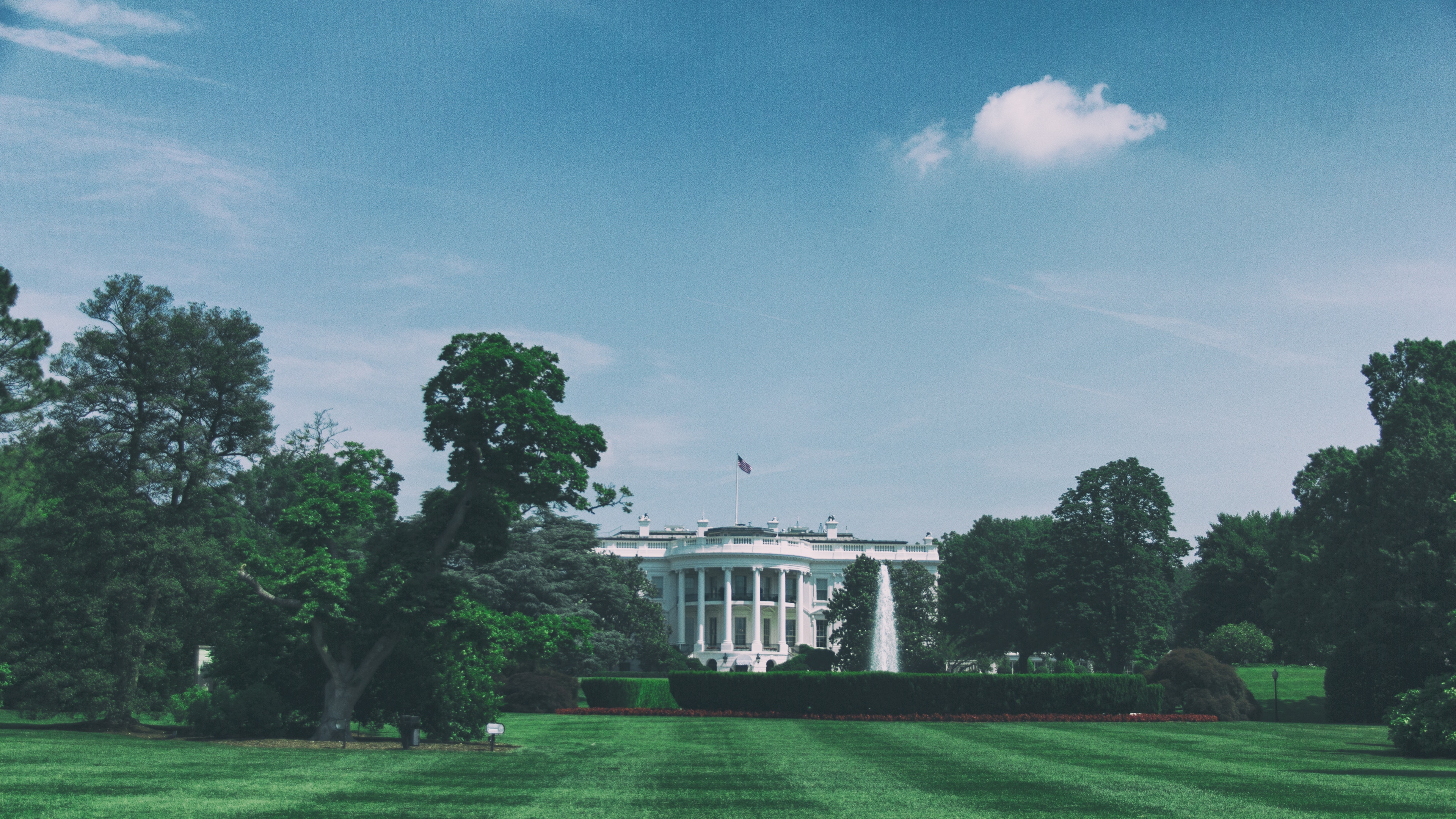 The White House in Washington D.C. with a fountain and trees HD Wallpaper