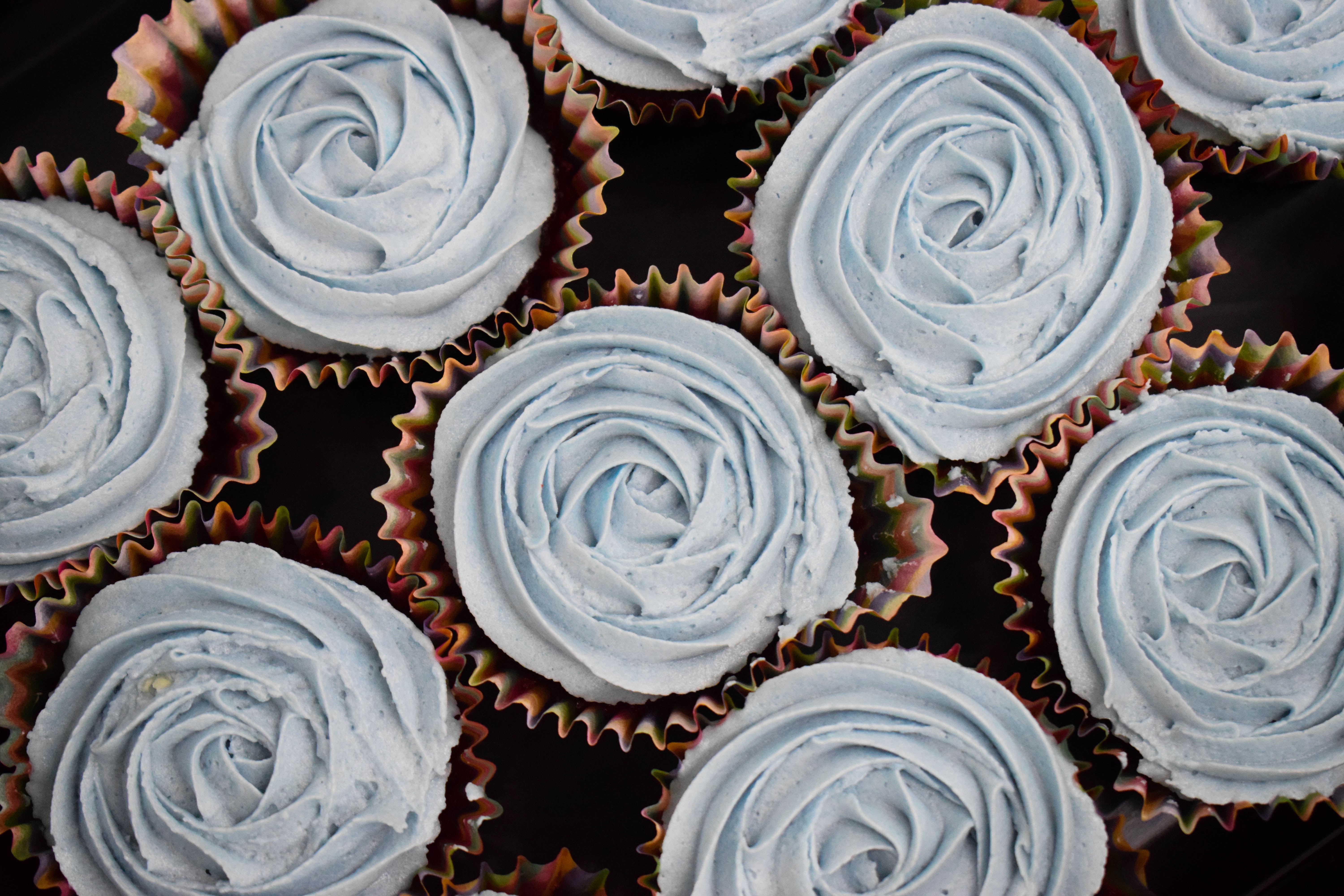 Blue Rosette Icing Cupcakes in Colorful Liners HD Wallpaper