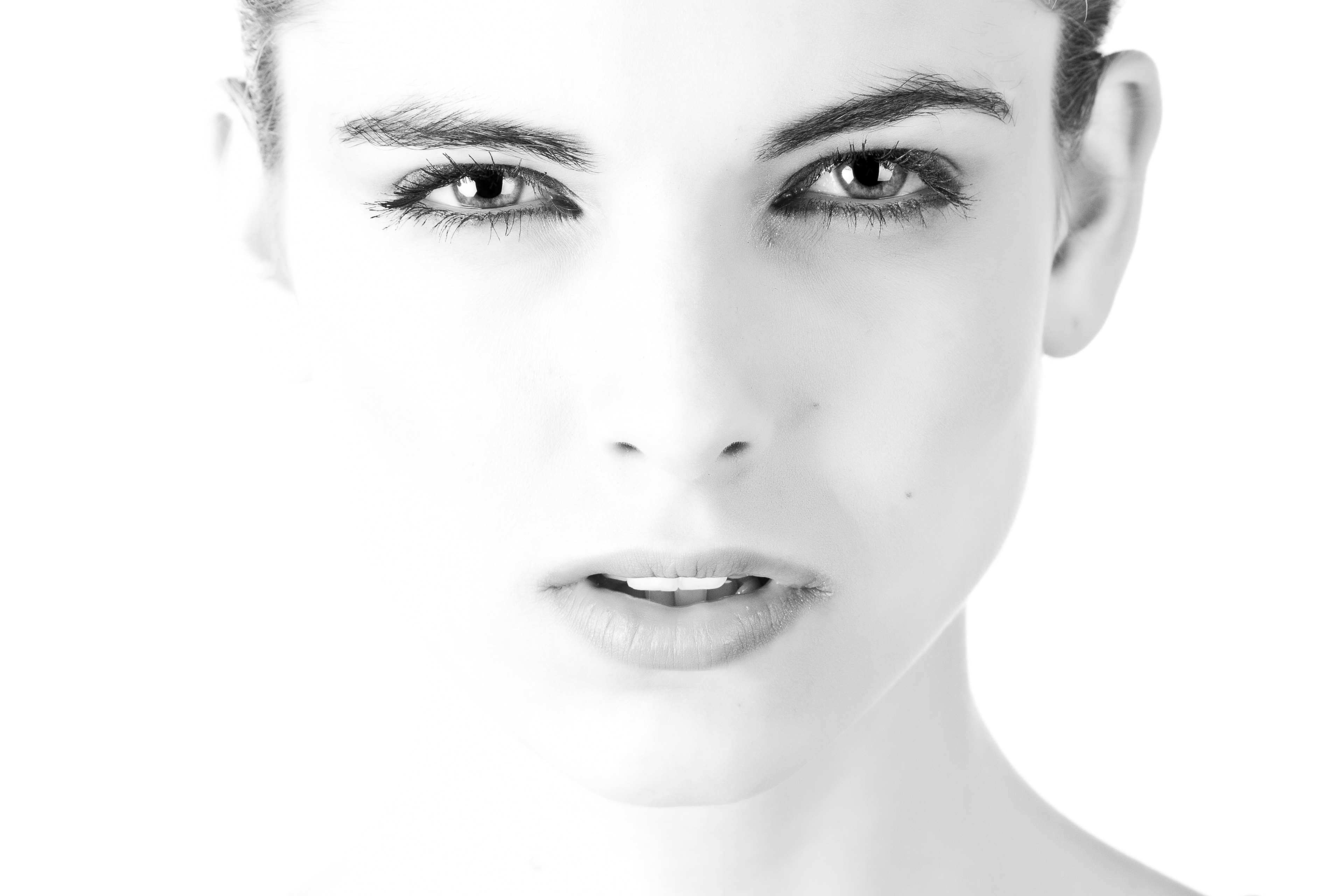 Black and white close-up of a young woman's face HD Wallpaper