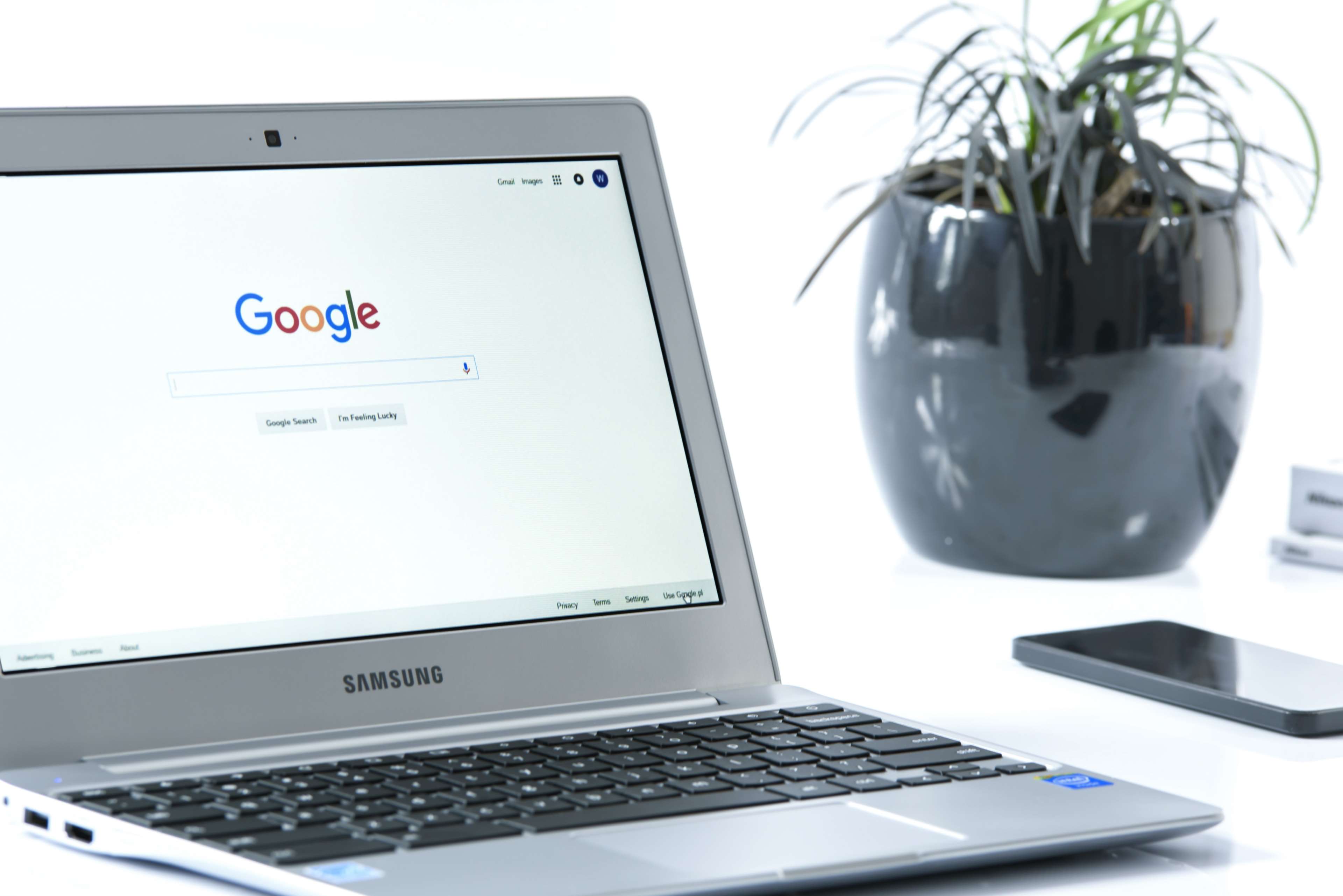 Samsung laptop displaying Google search page HD Wallpaper