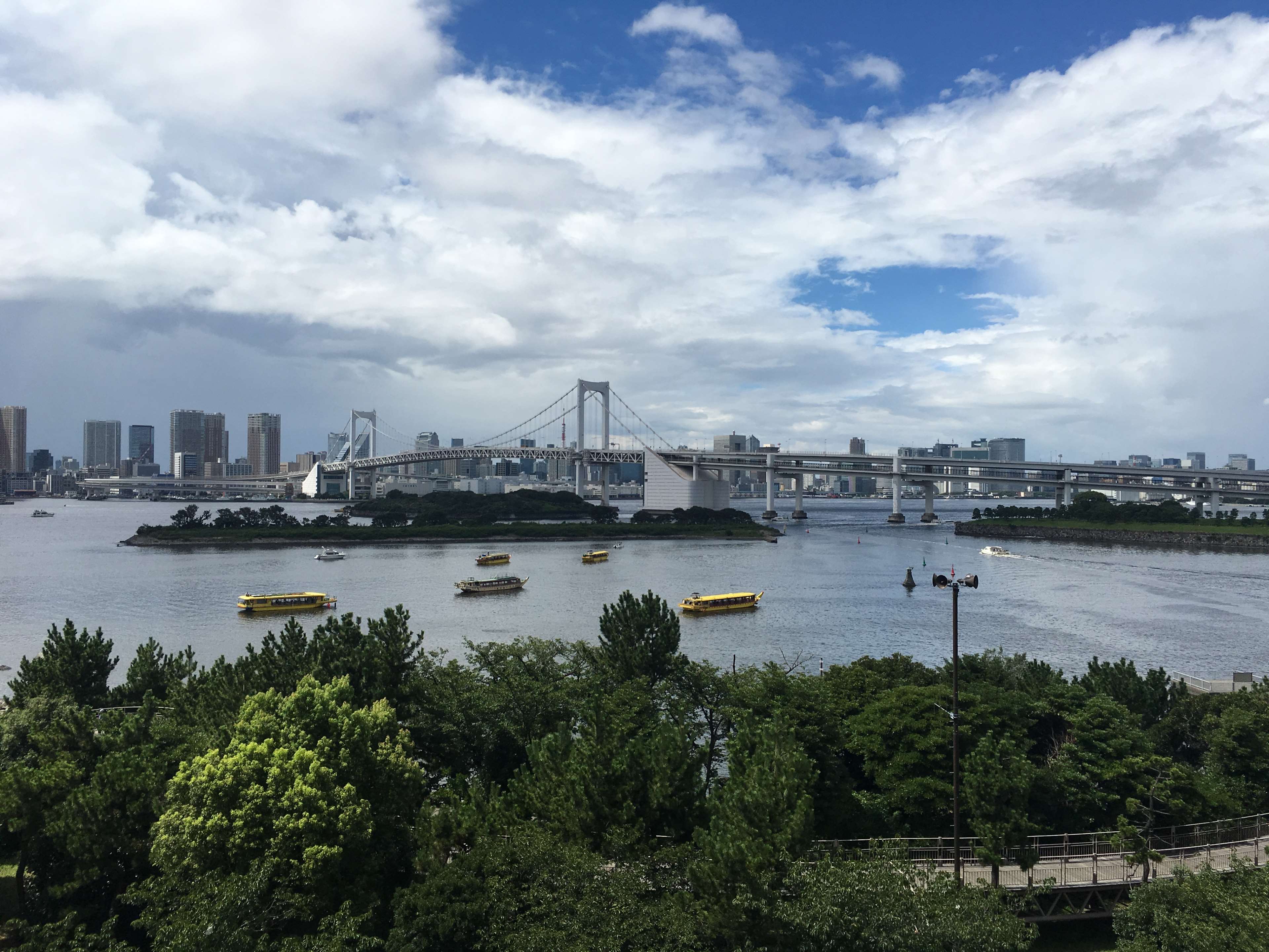 Rainbow Bridge and Tokyo skyline in 4K HD Wallpaper