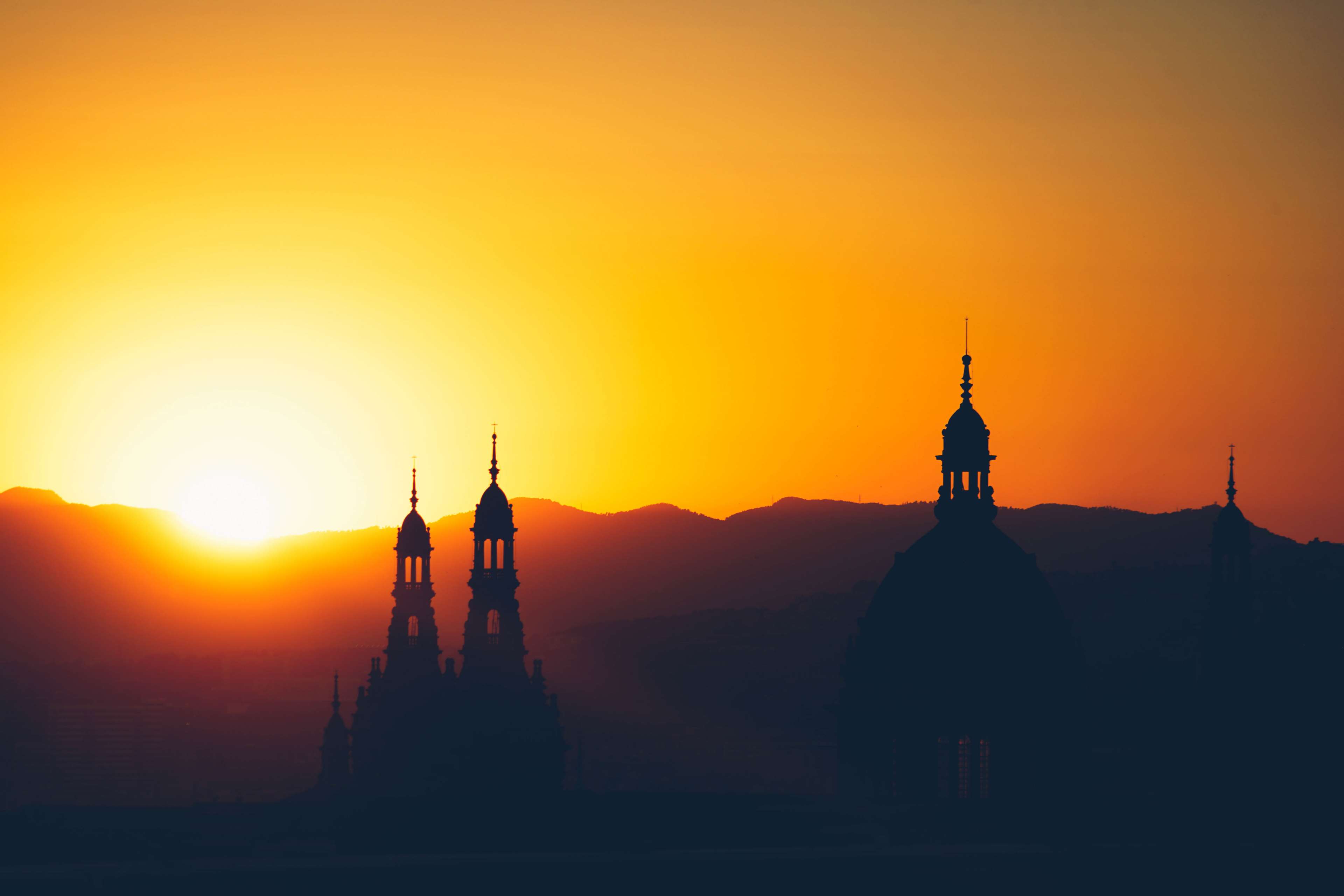 Silhouette of Sagrada Familia against sunset in Barcelona HD Wallpaper