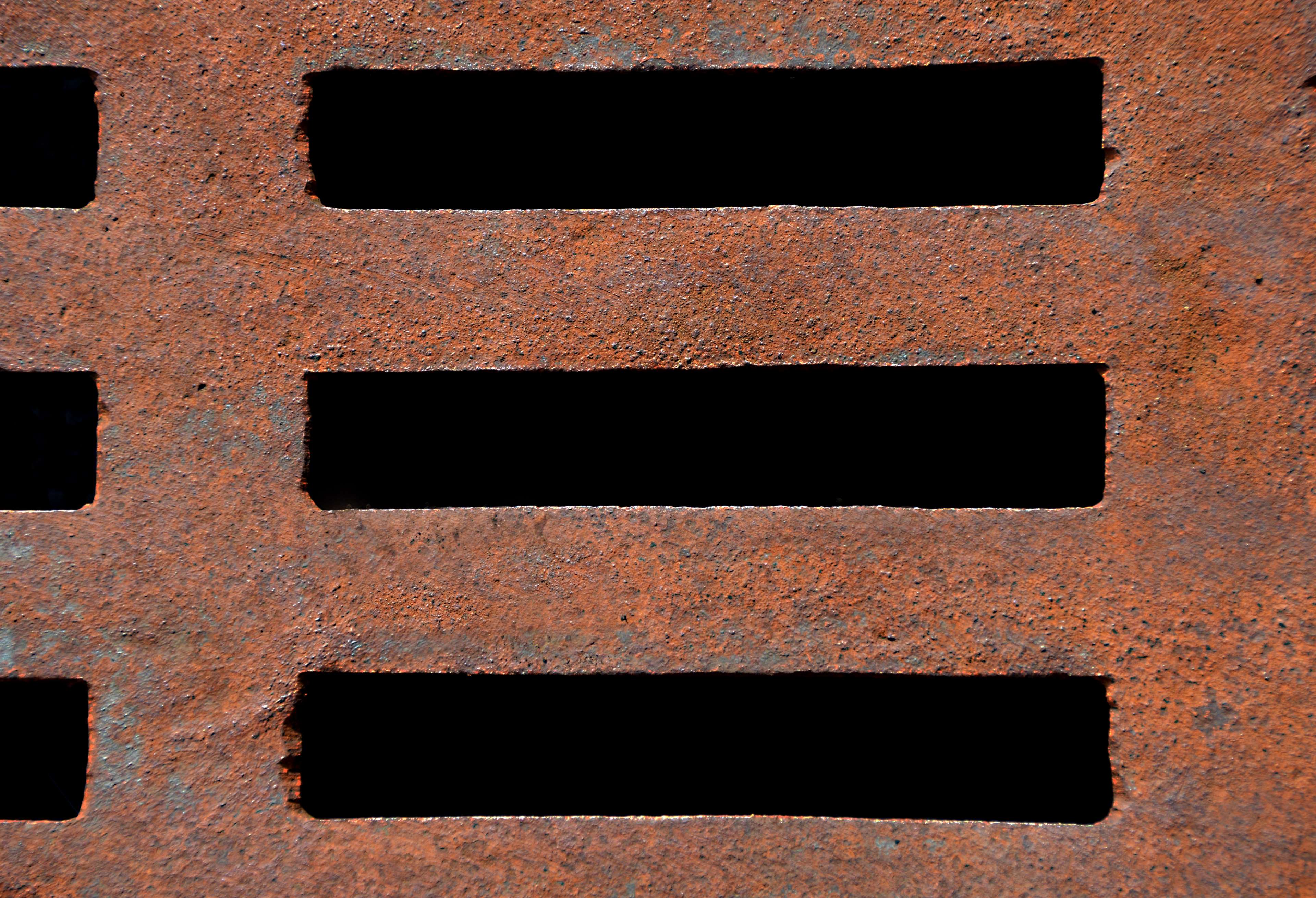 Rusty metal grate with horizontal slots HD Wallpaper