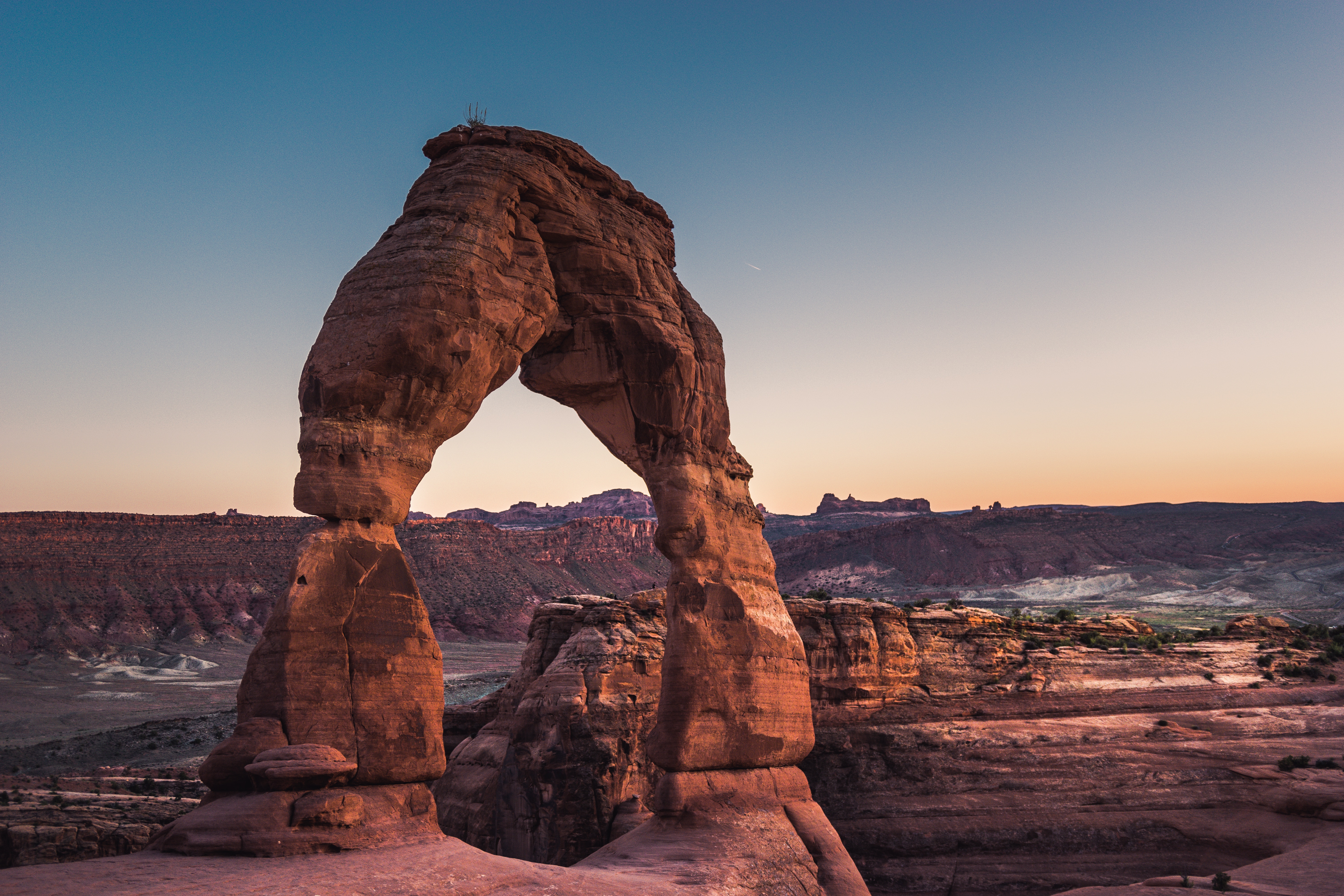 Delicate Arch at Sunset in Arches National Park HD Wallpaper