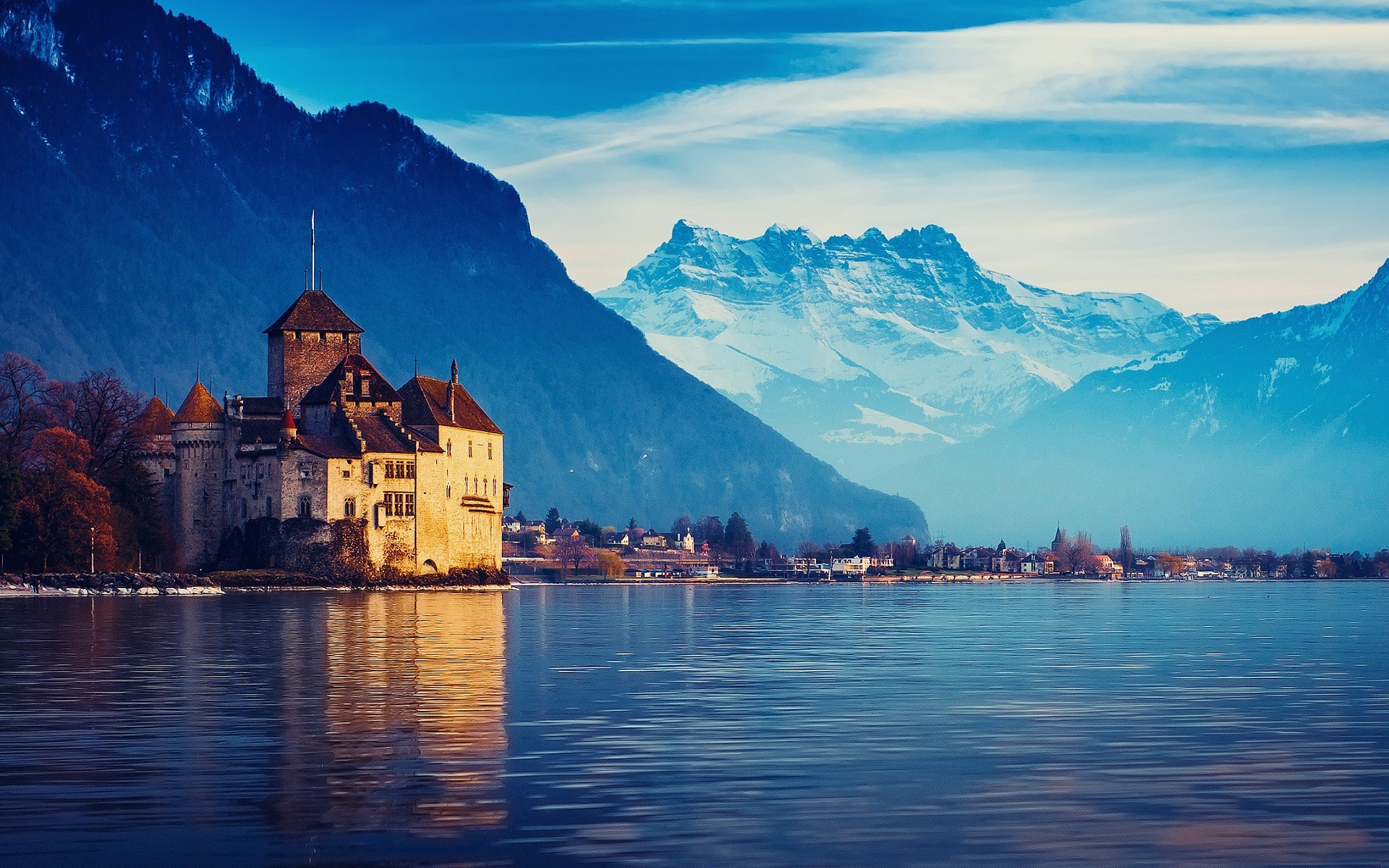 Chillon Castle on Lake Geneva with Swiss Alps HD Wallpaper