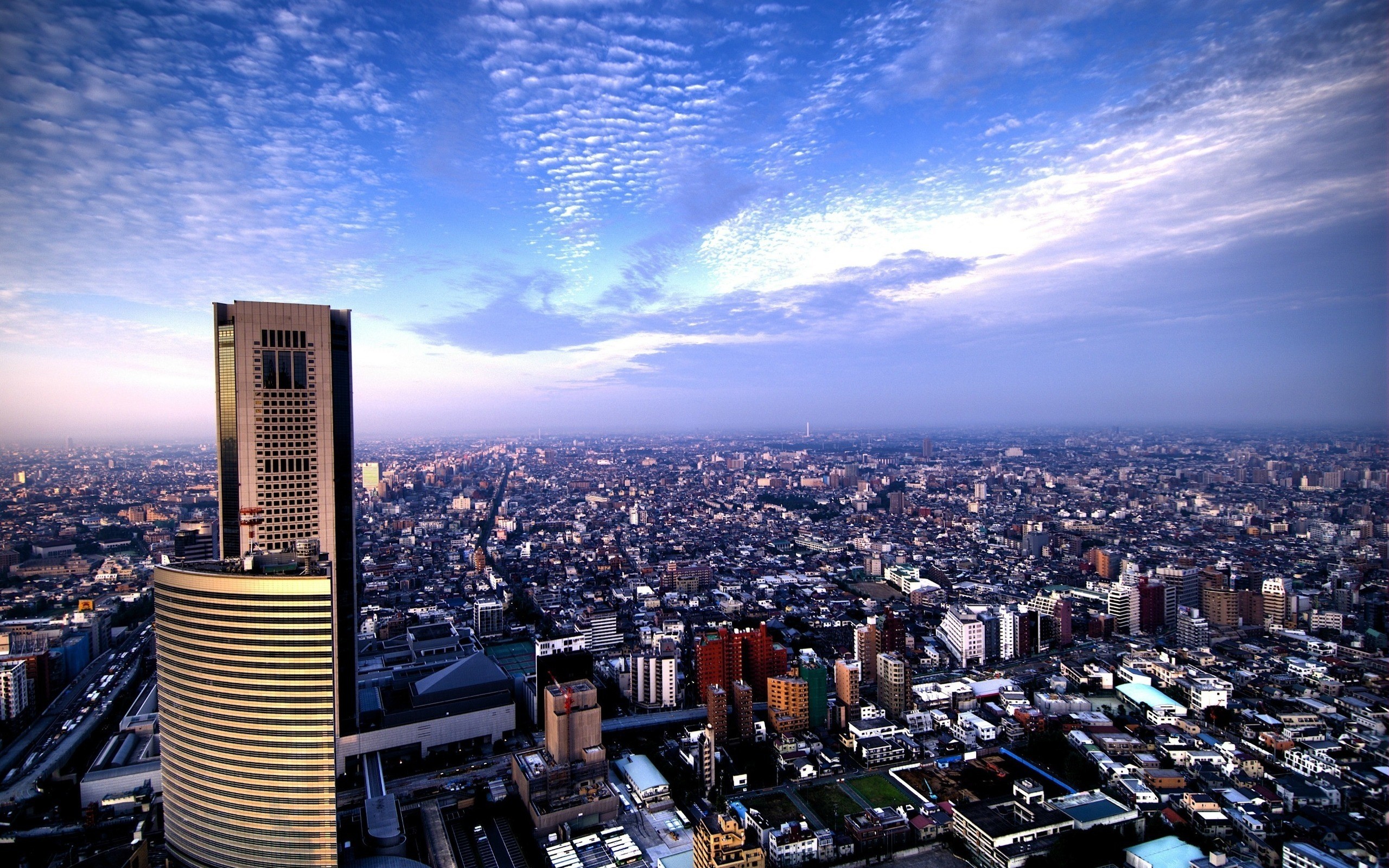 Cityscape with tall buildings and cloudy sky HD Wallpaper
