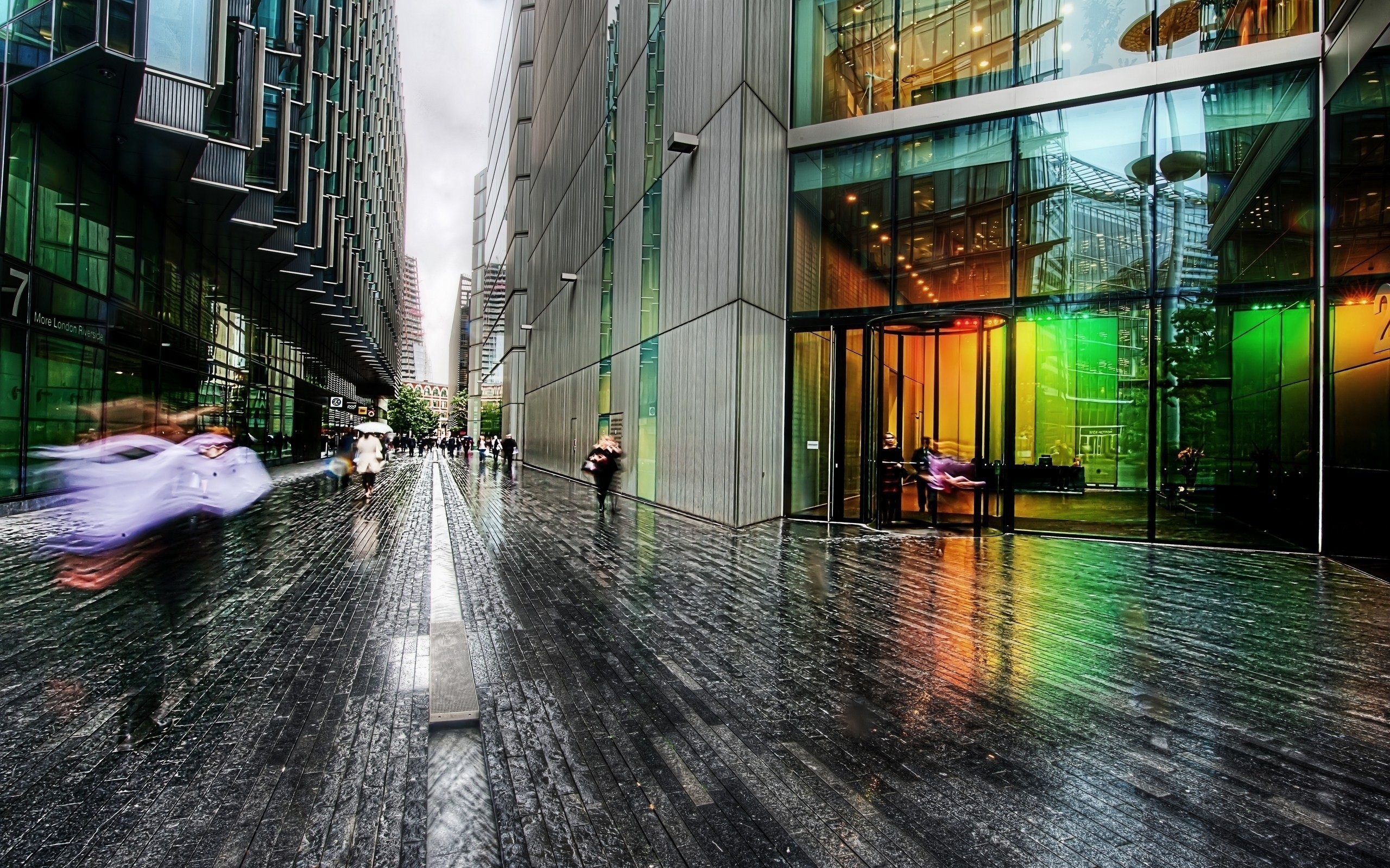 People walking on a wet street in London, England HD Wallpaper