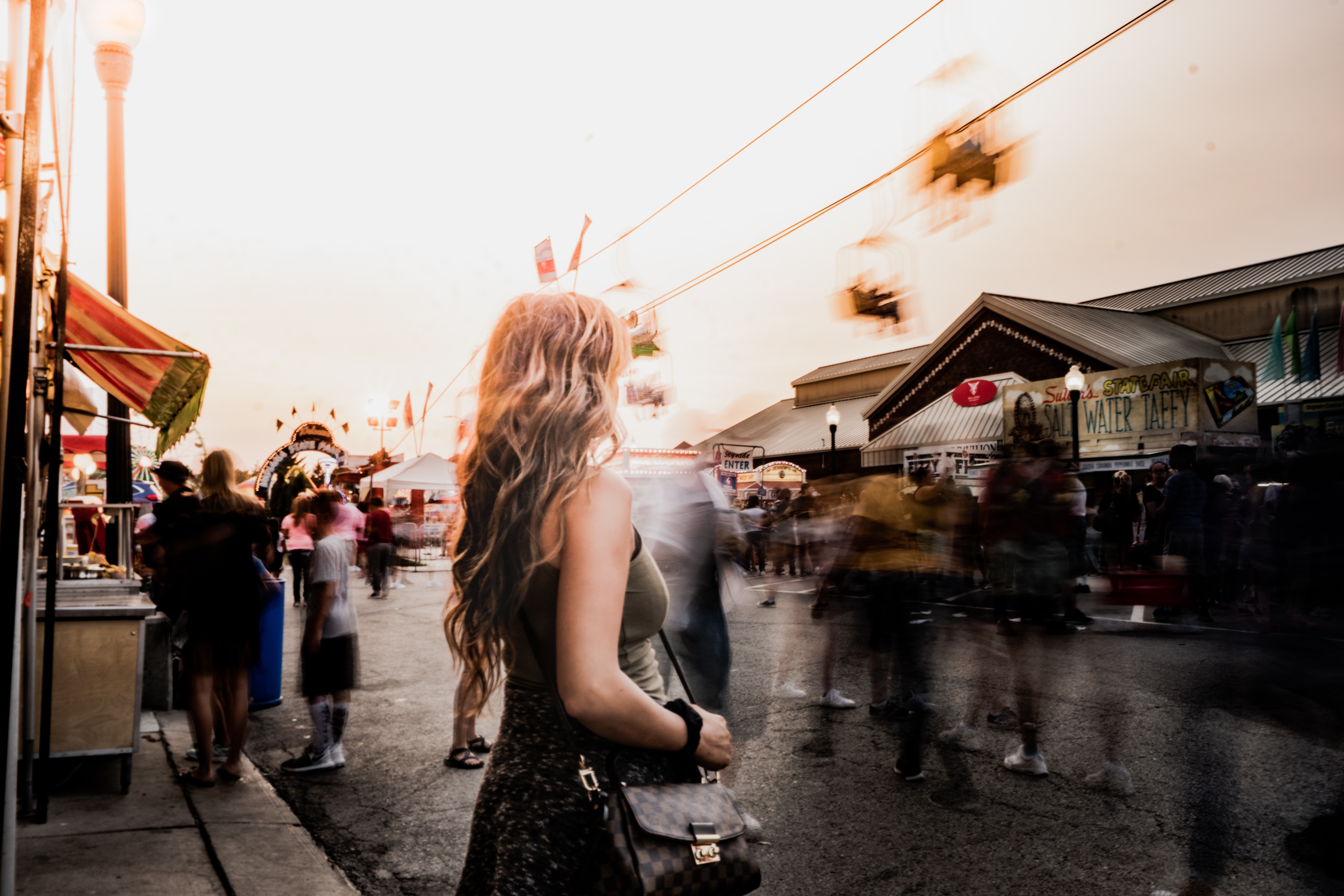Woman at a fair with motion blur HD Wallpaper
