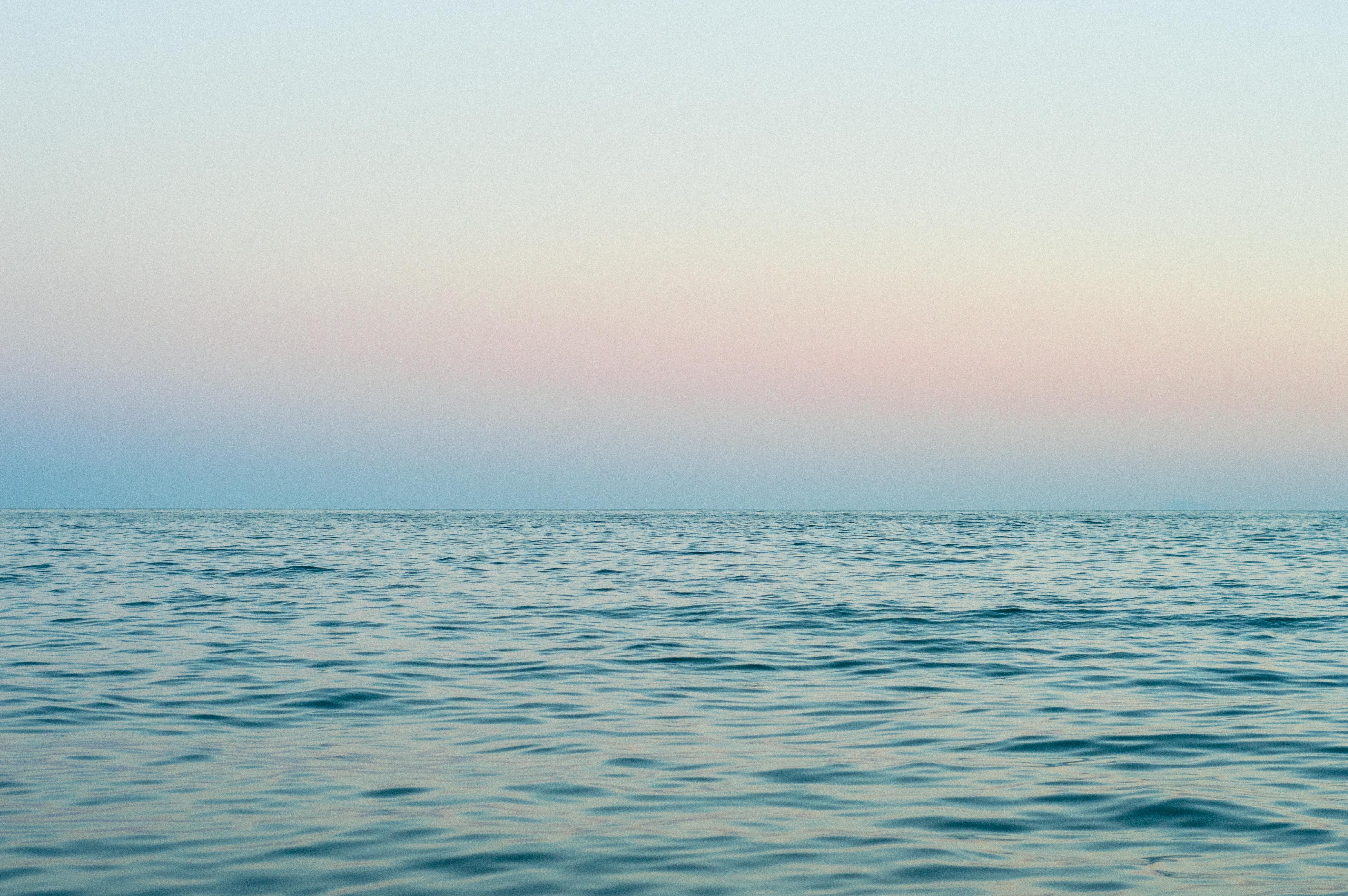 Ocean horizon with pastel sky at sunset HD Wallpaper
