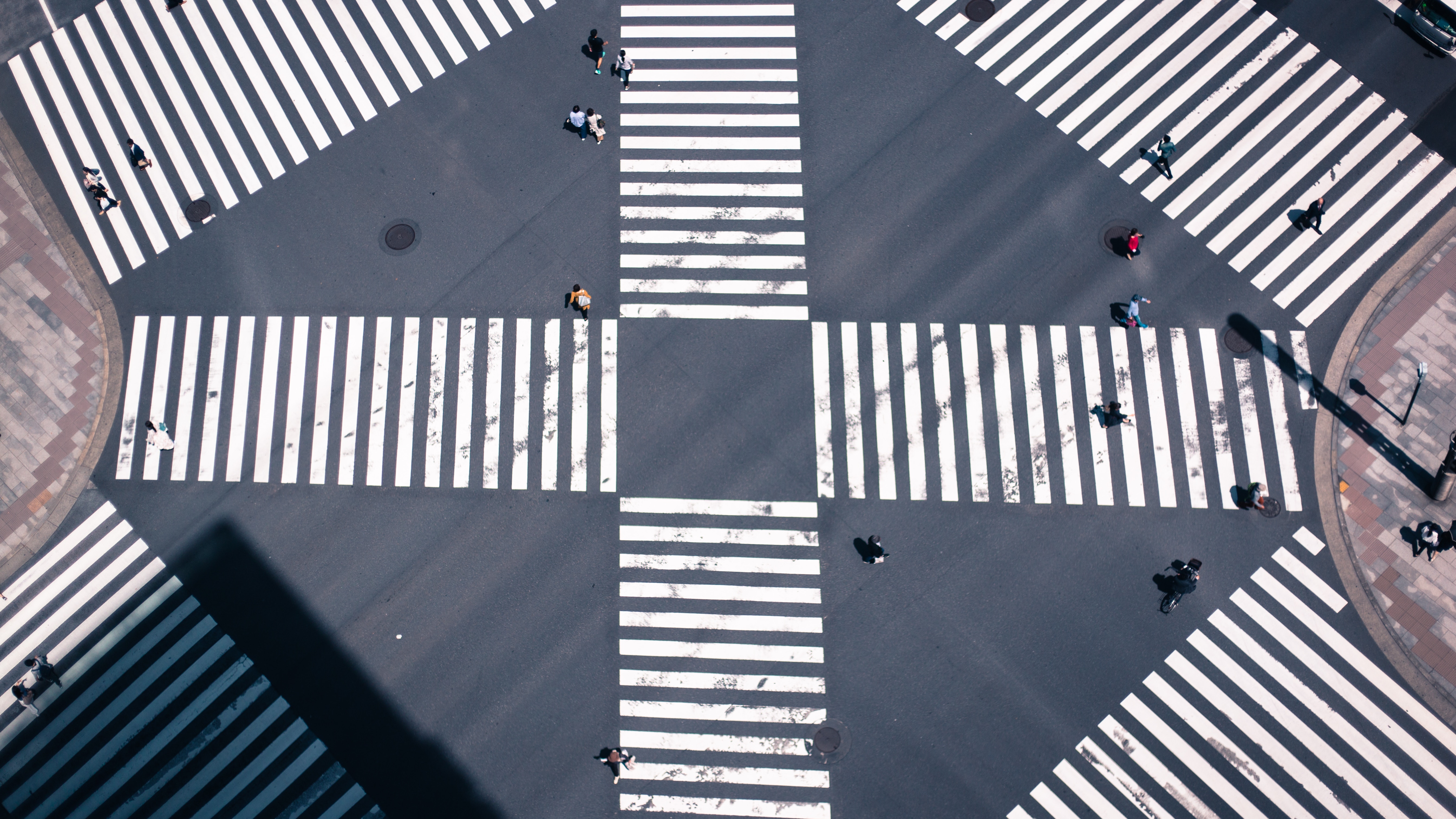 Aerial view of Shibuya Crossing in Tokyo, Japan HD Wallpaper