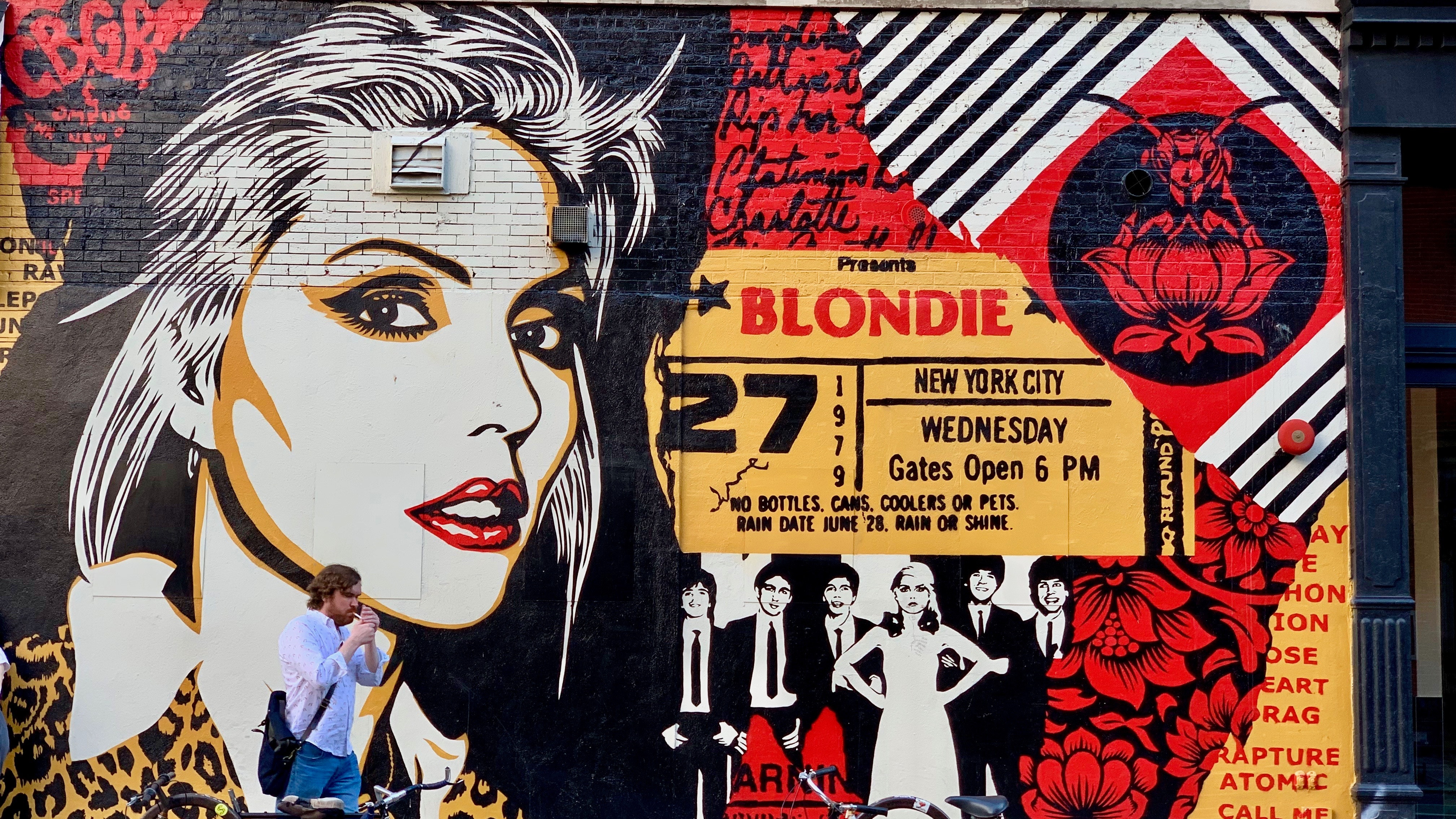 Blondie Mural with Concert Poster HD Wallpaper