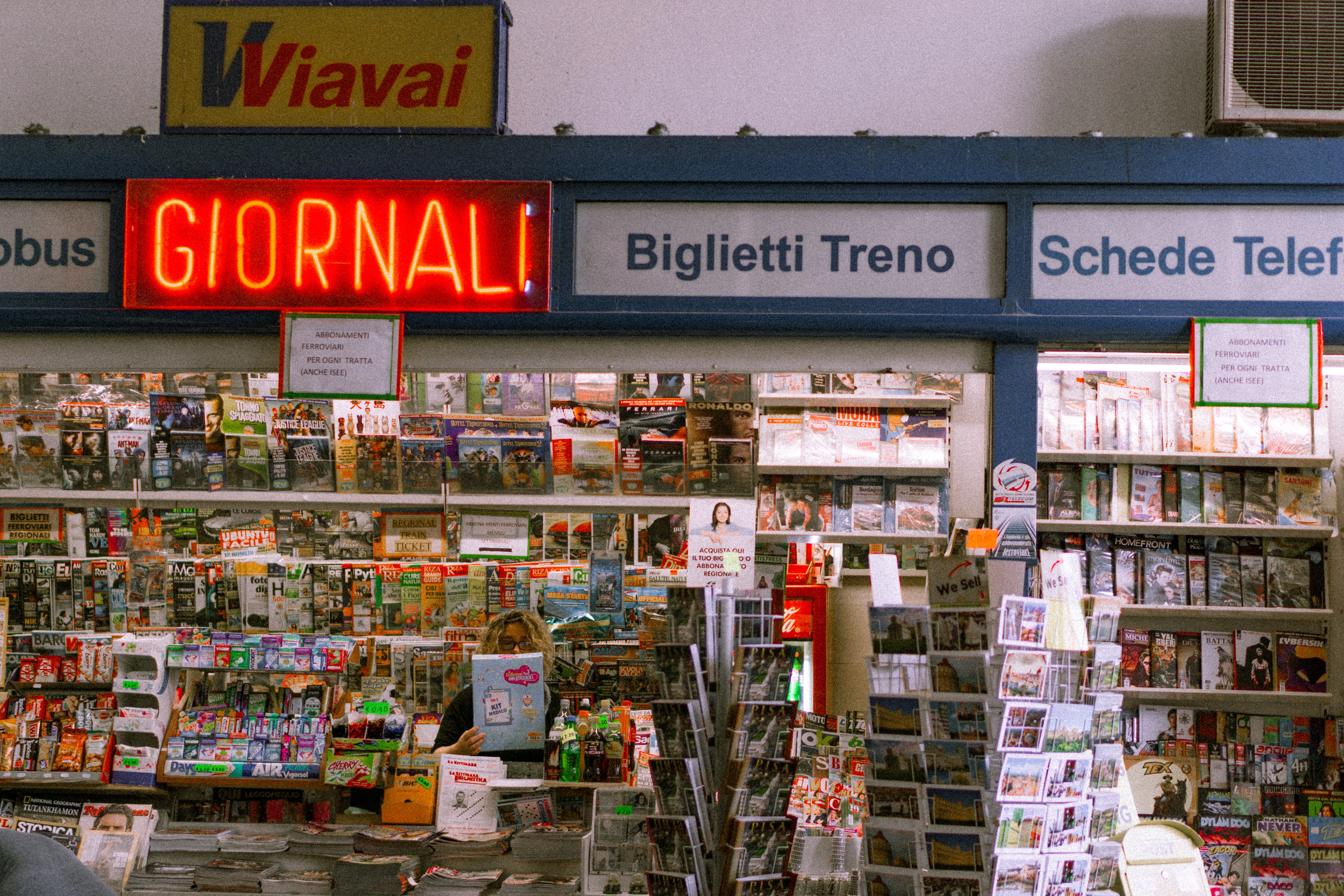 Newsstand with "Giornali" sign and train tickets HD Wallpaper