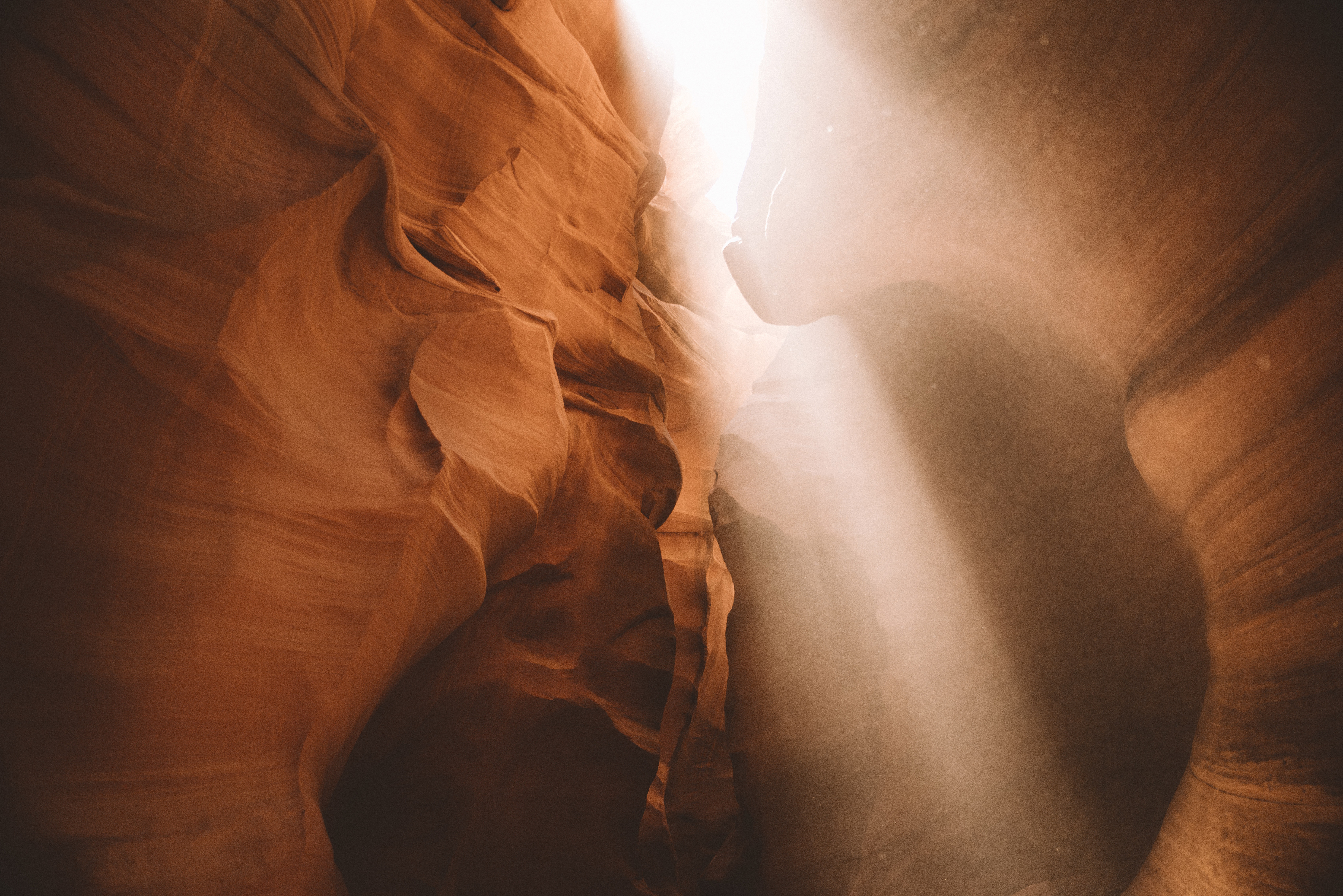 Sunlight beams into a sandstone canyon HD Wallpaper