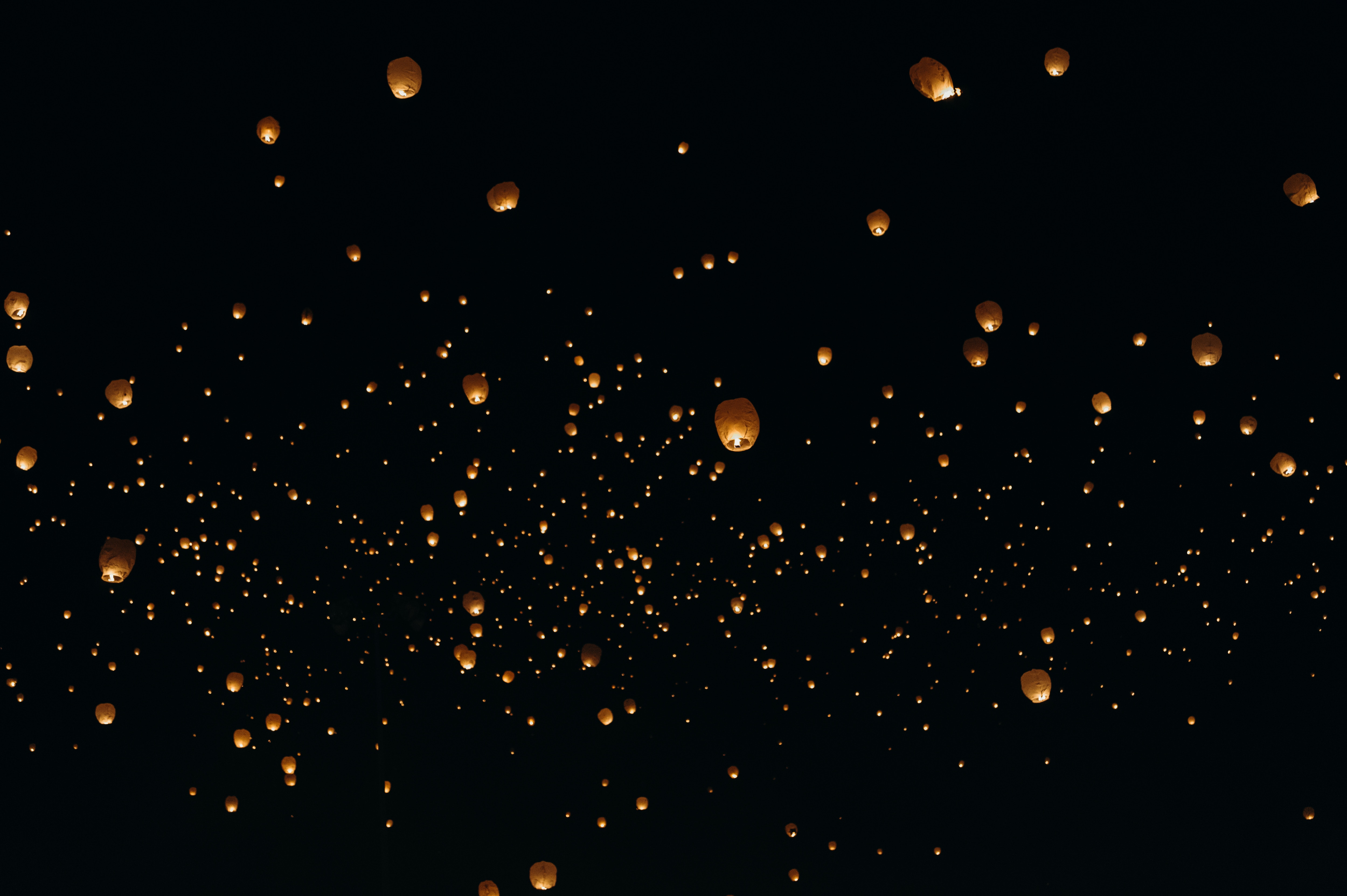 Many illuminated lanterns floating in the night sky HD Wallpaper
