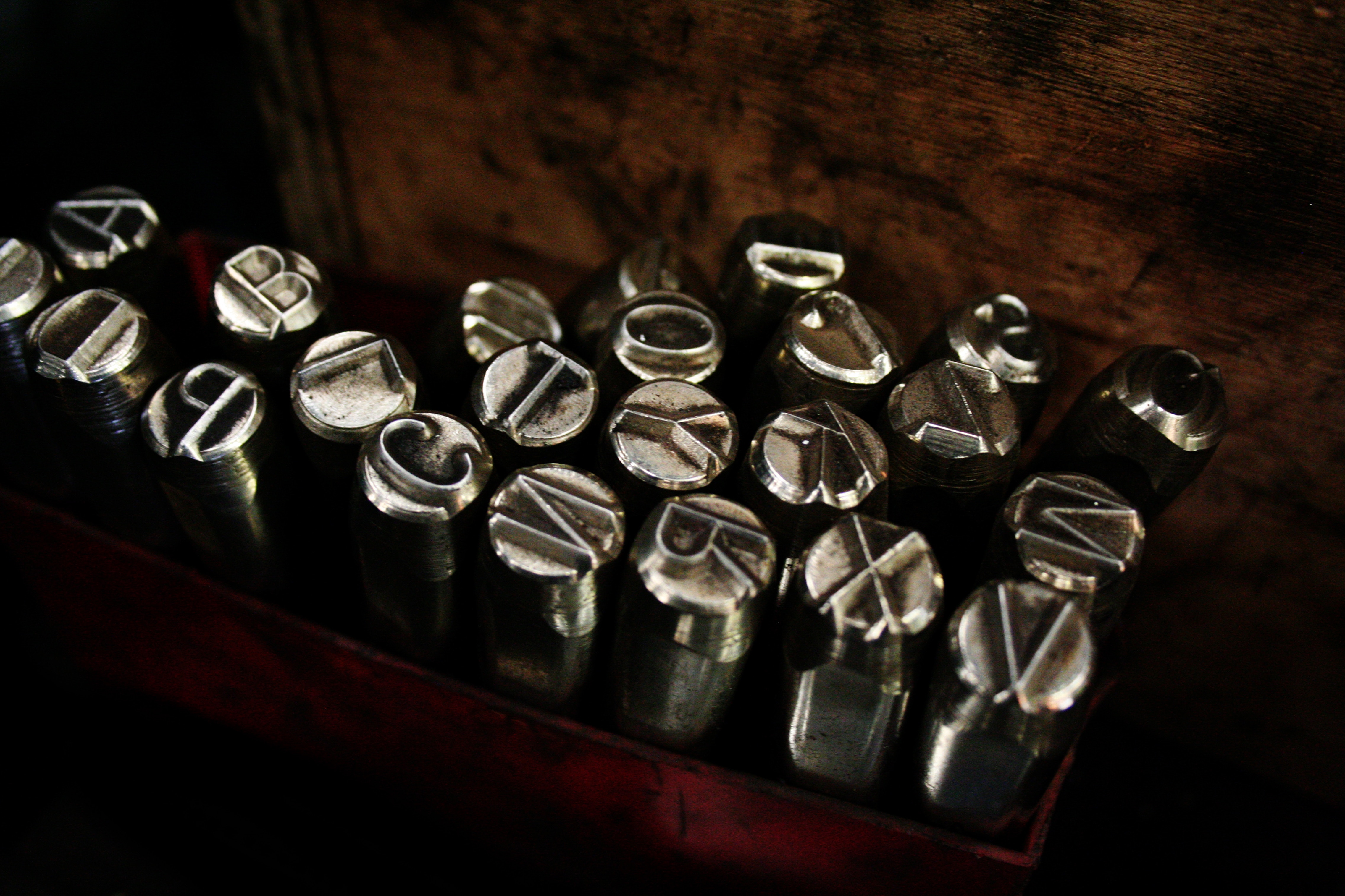 Metal letter stamps in a box HD Wallpaper