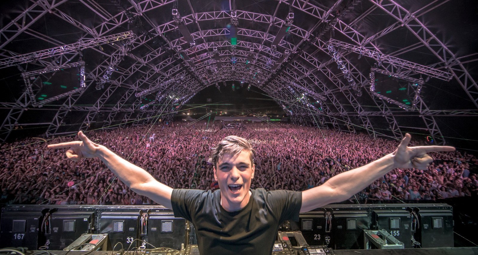 Martin Garrix performing for a large crowd HD Wallpaper