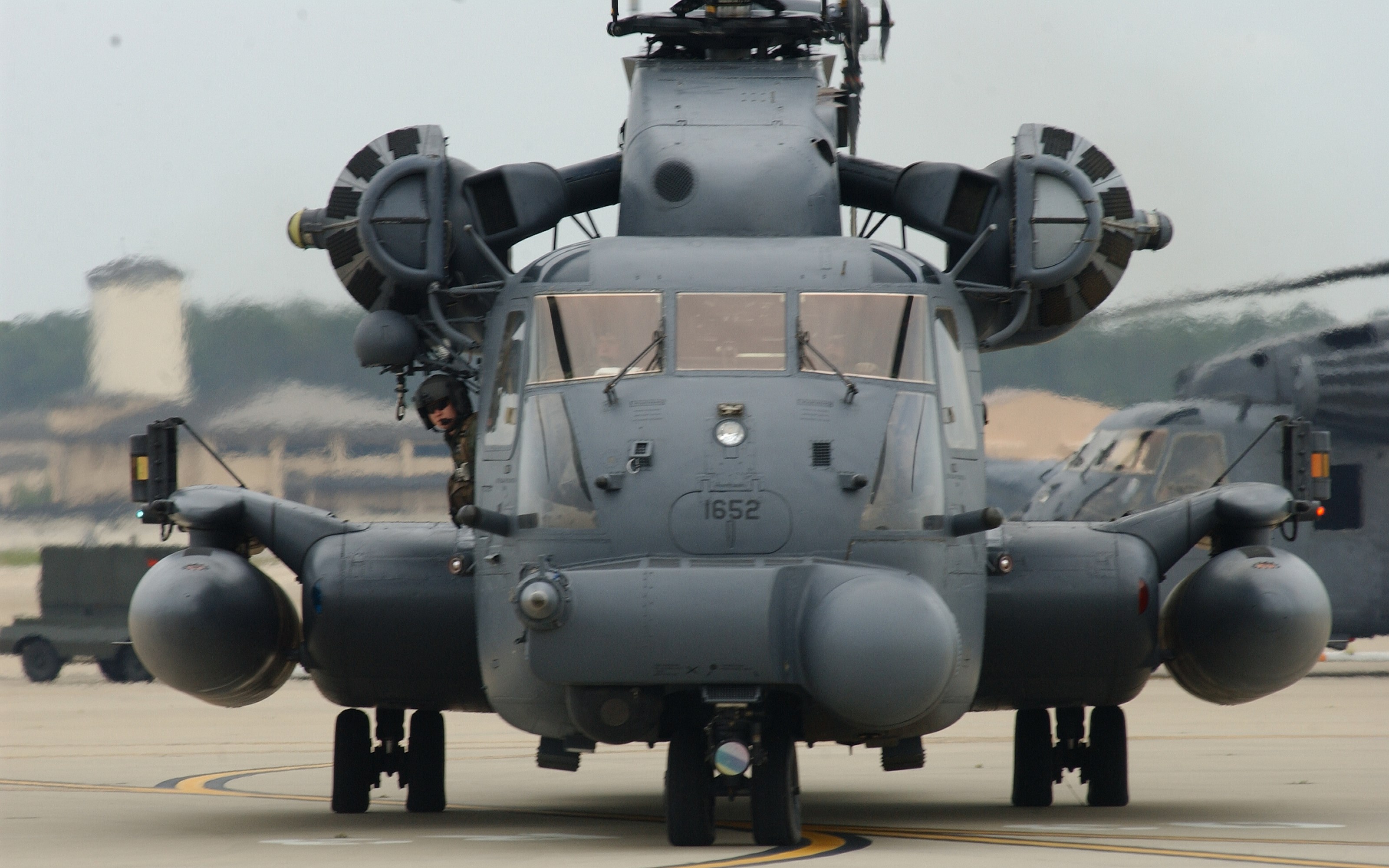Sikorsky MH-53 helicopter on tarmac HD Wallpaper