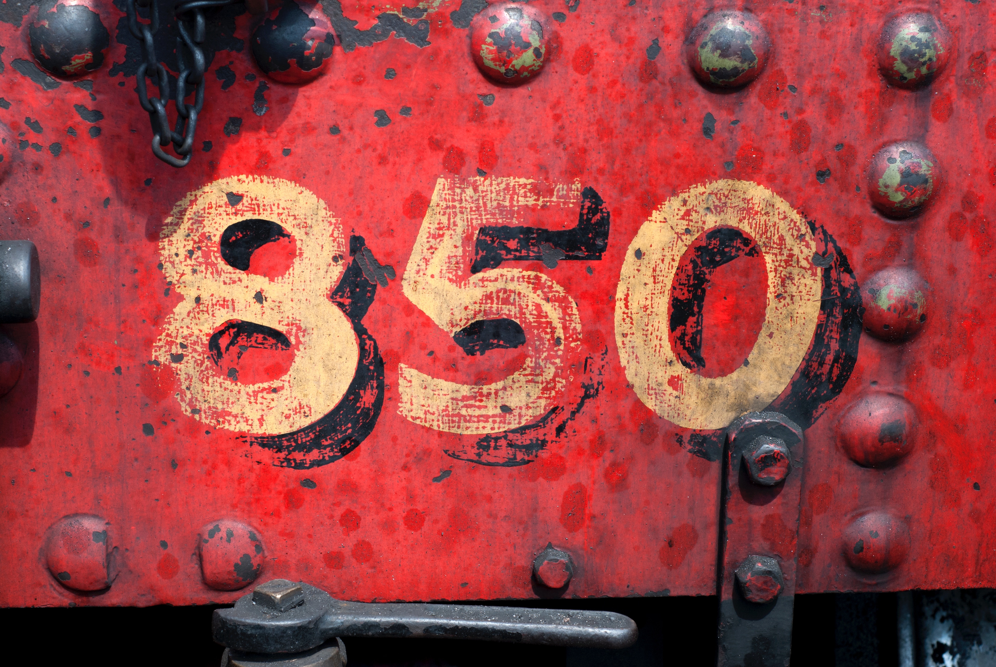 Close-up of the number 850 on a red train car HD Wallpaper