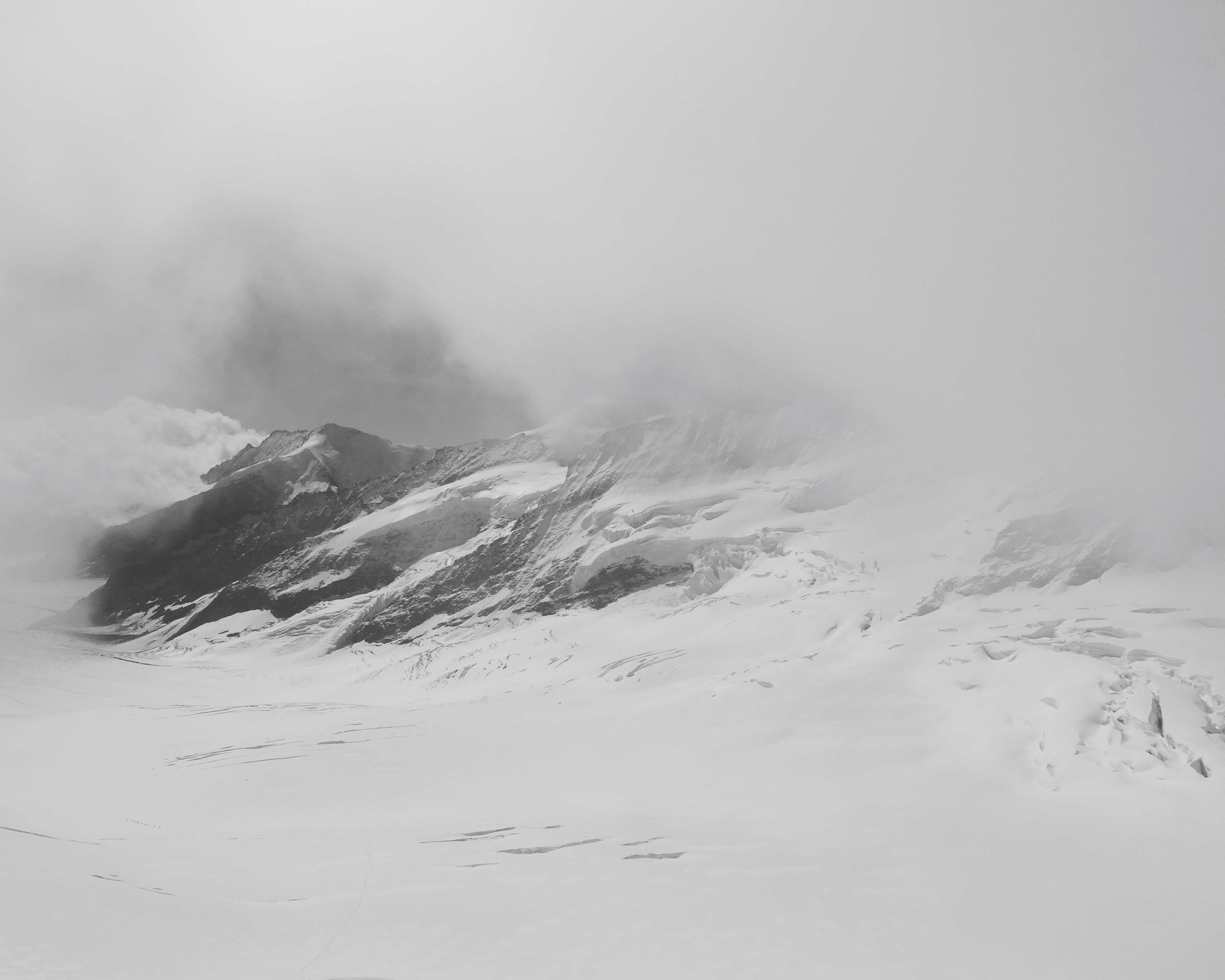 Jungfraujoch, Switzerland: Snowy mountain ridge shrouded in clouds HD Wallpaper