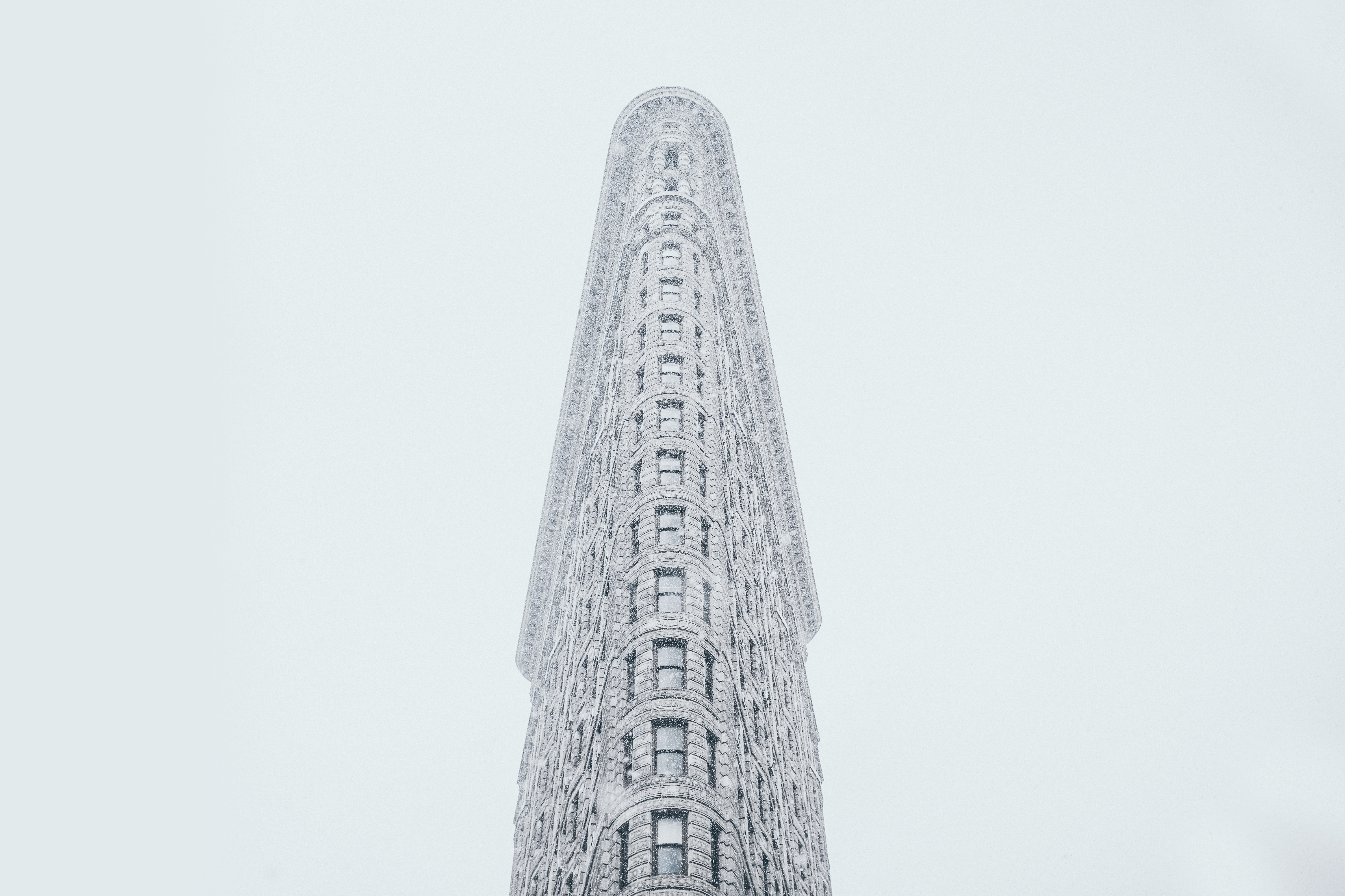Flatiron Building in NYC during a snowstorm HD Wallpaper