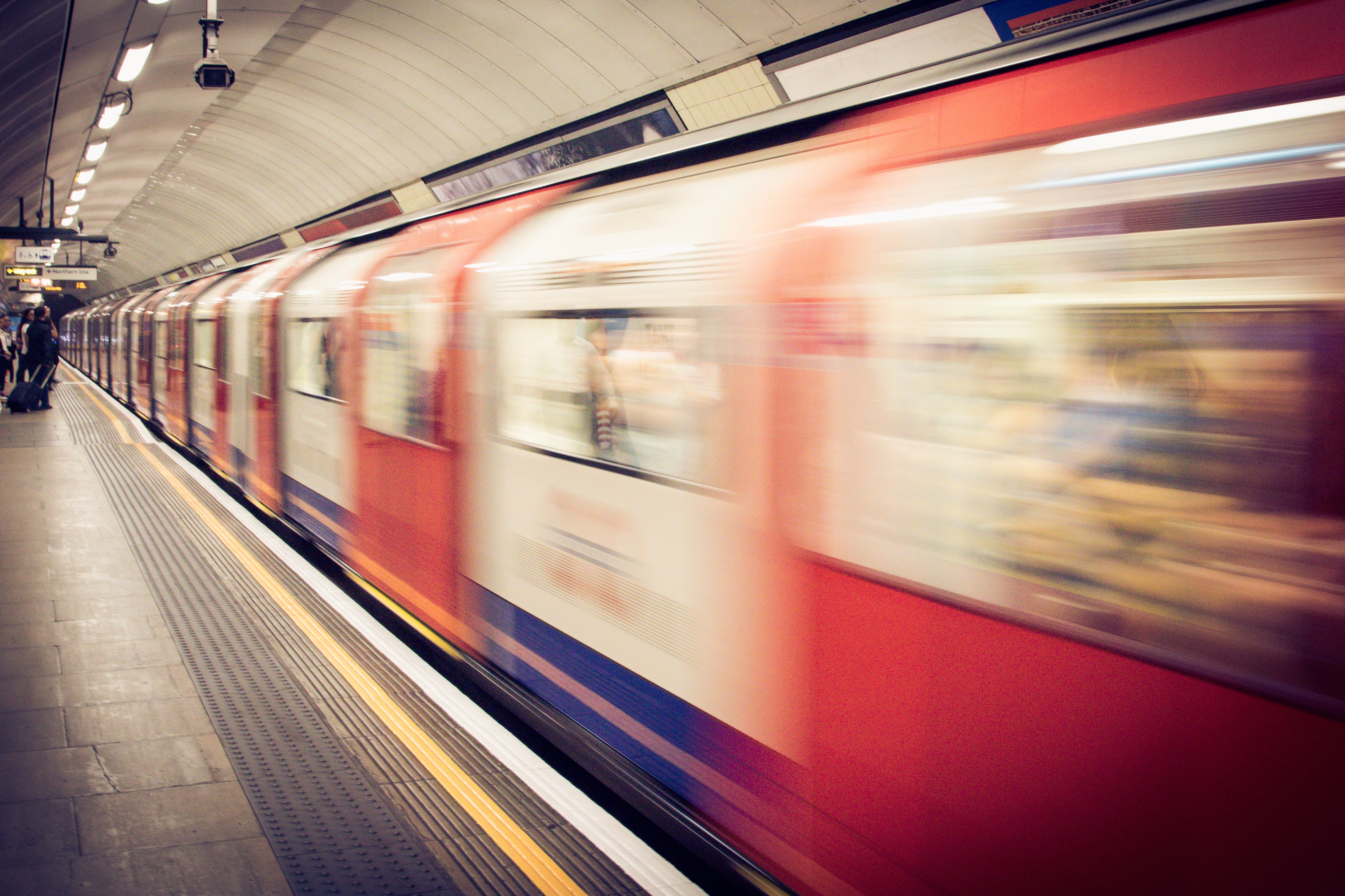 London Underground train in motion HD Wallpaper