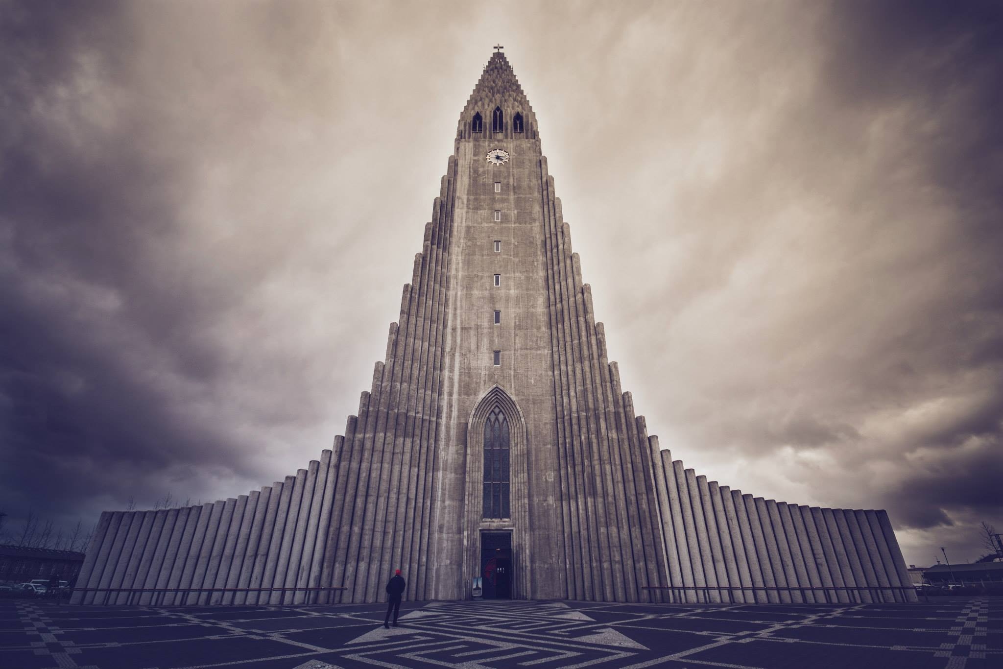 Hallgrímskirkja church in Iceland under a cloudy sky HD Wallpaper