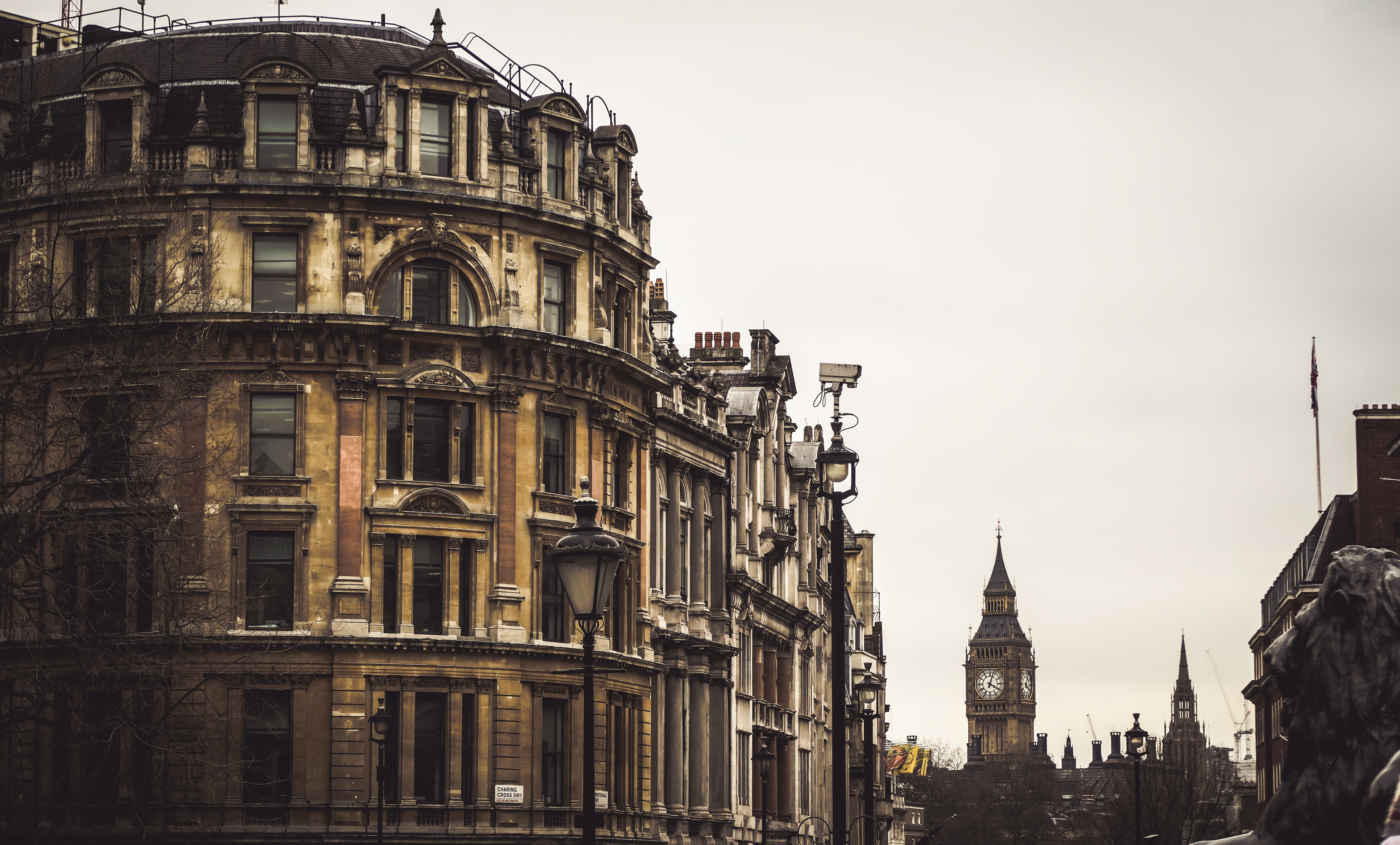 Big Ben and old buildings in London, England HD Wallpaper